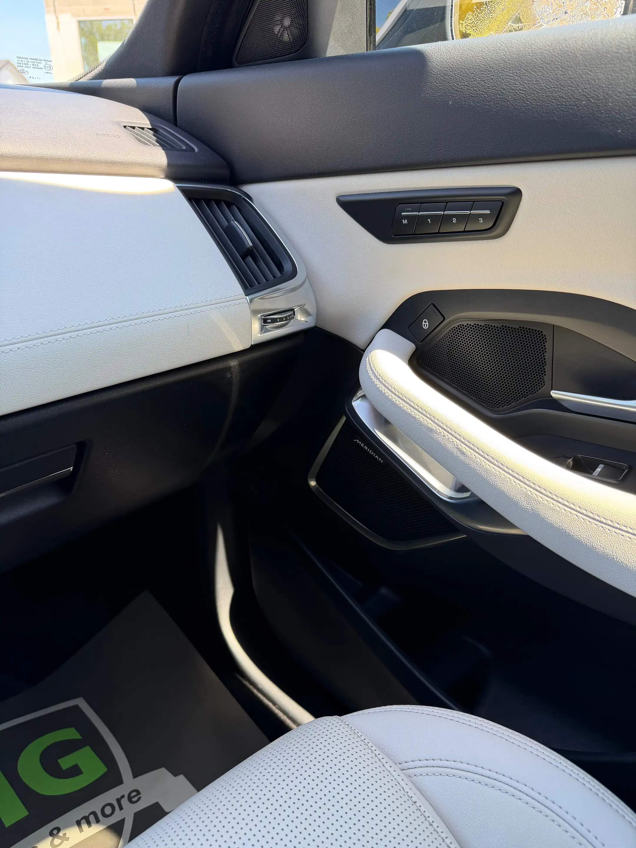 Jaguar E-Pace 2,0 AWD Aut. R-Dynamic*LED*Kamera*Memory*Panorama* — photo 11