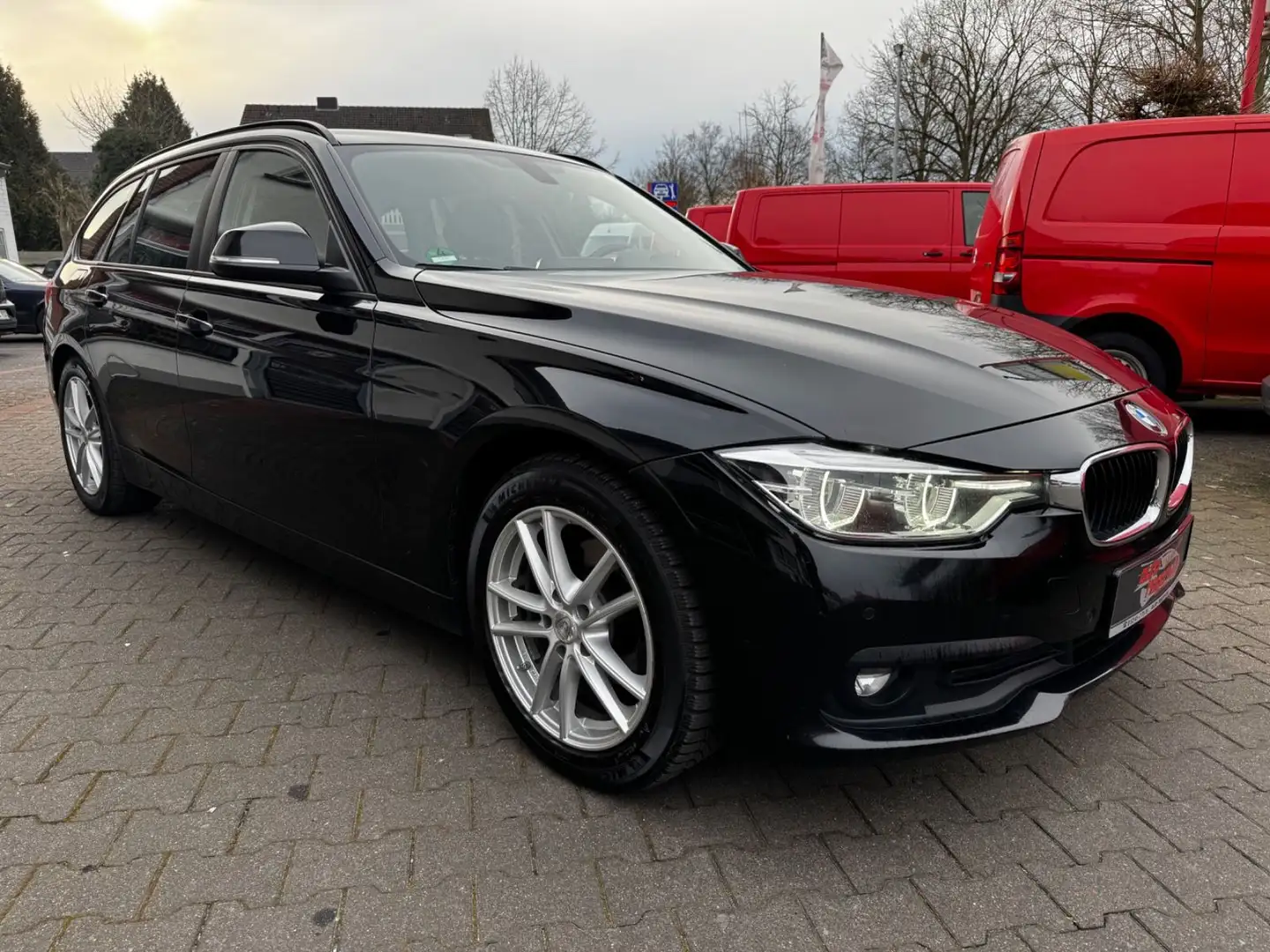 BMW 318 d Navi 1.HD 8x Bereift uvm. Schwarz - 1