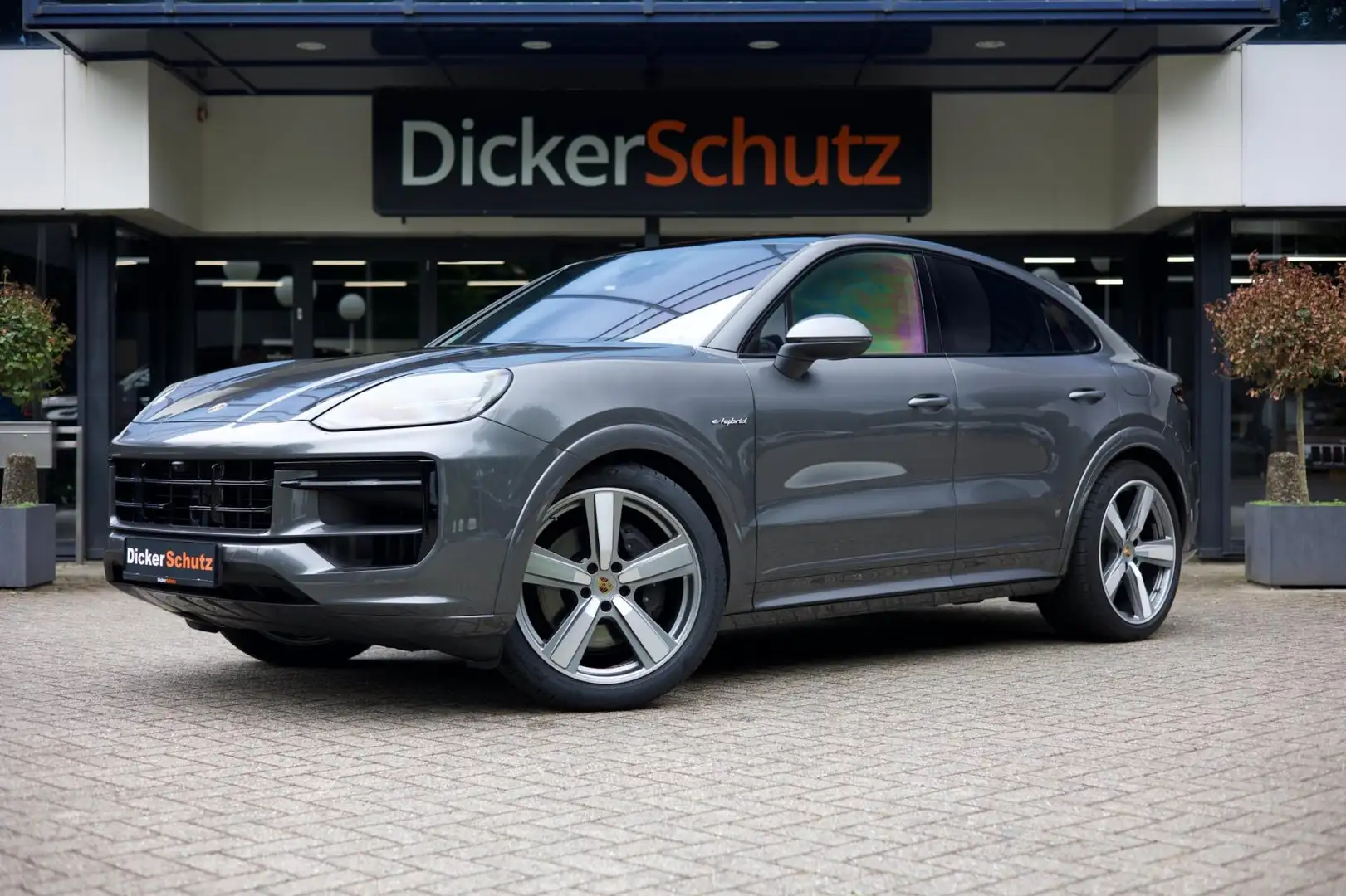 Porsche Cayenne Coupé E-Hybrid | Achteras | Trekhaak | Soft-Close Grau - 1