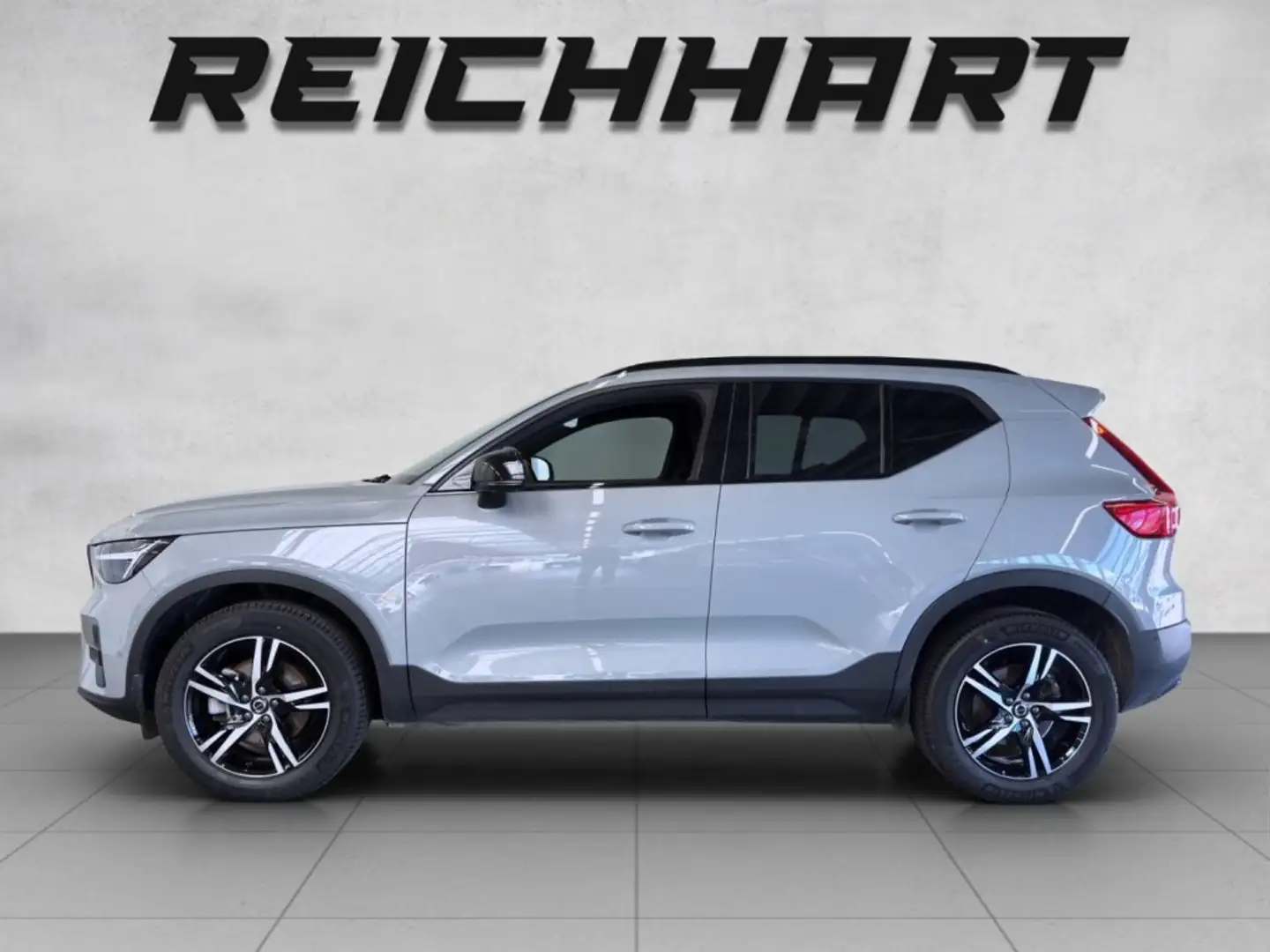 Volvo XC40 B3 Plus, Mild Hybrid Benzin Grau - 2