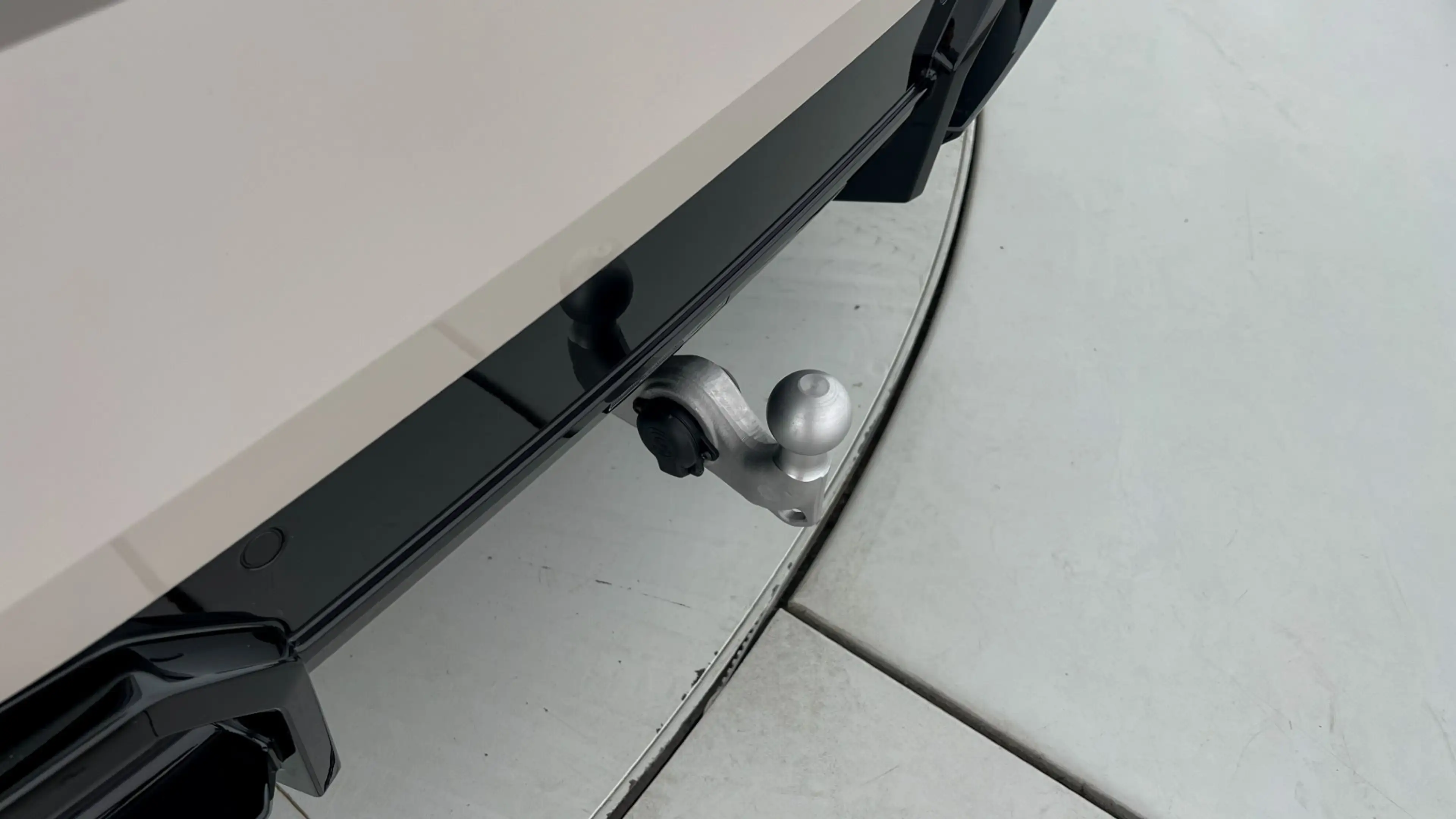 BMW iX xDrive60 — photo 10