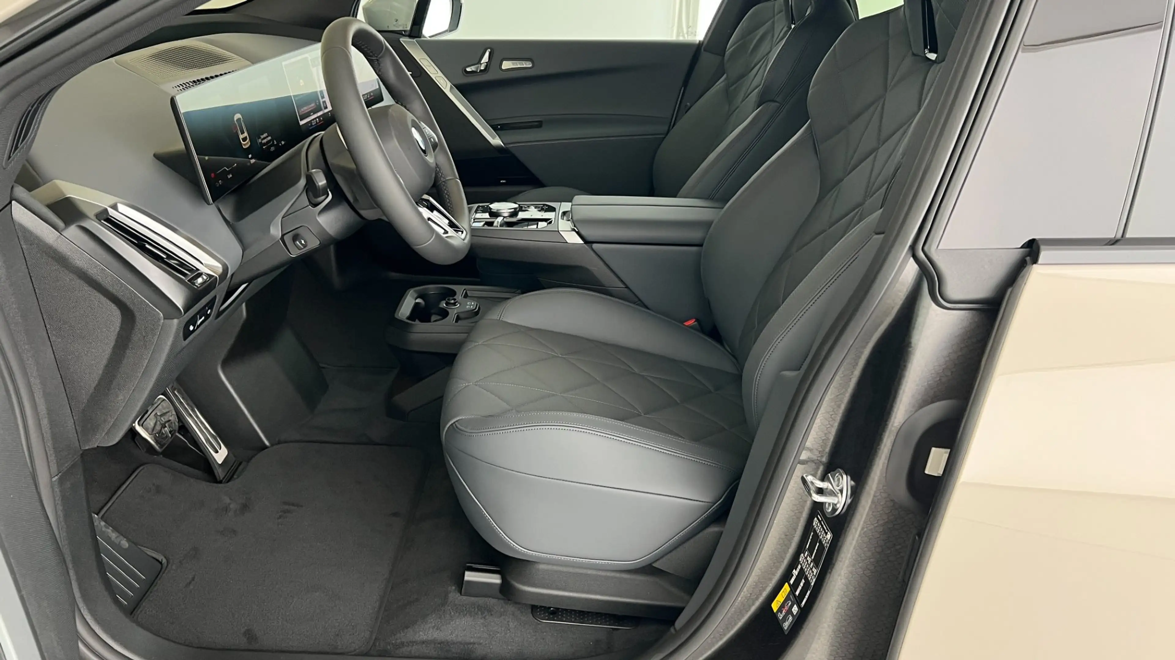 BMW iX xDrive60 — photo 14