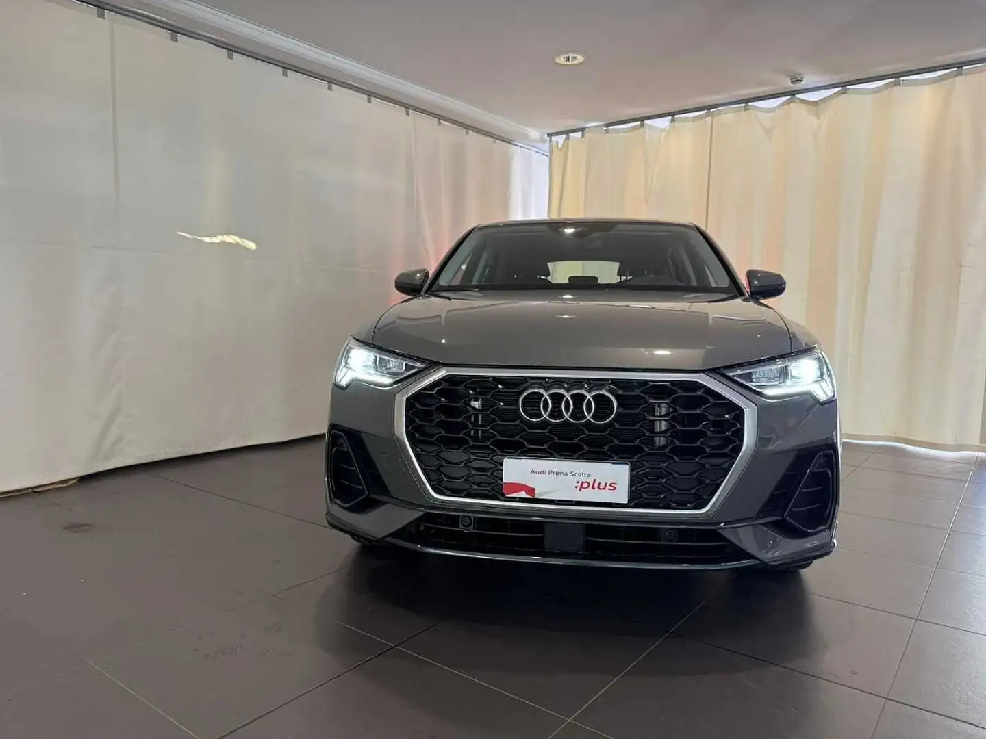 Audi Q3 2ª serie SPB 45 TFSI e S tronic Business Plus Grau - 2