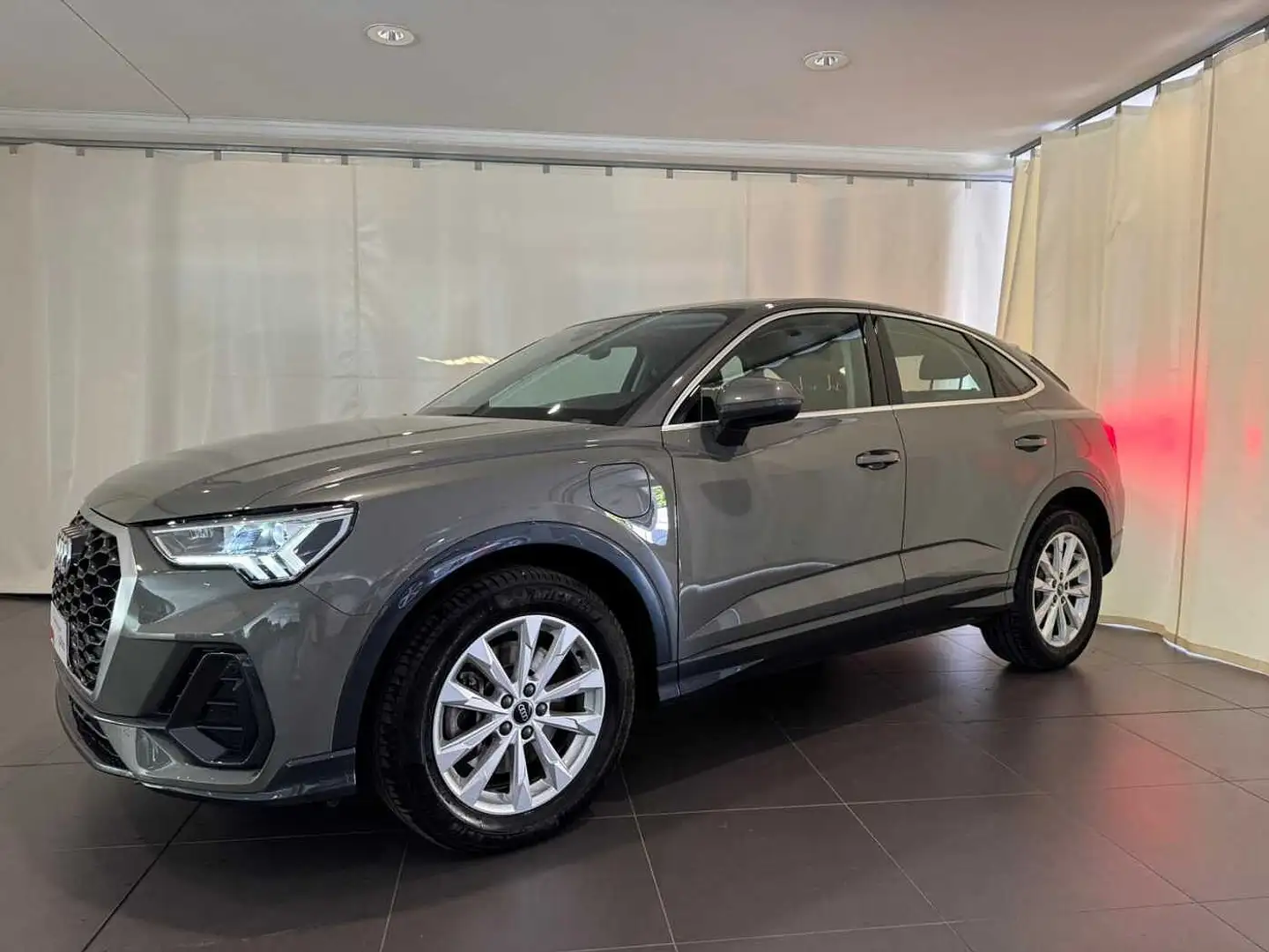 Audi Q3 2ª serie SPB 45 TFSI e S tronic Business Plus Grau - 1