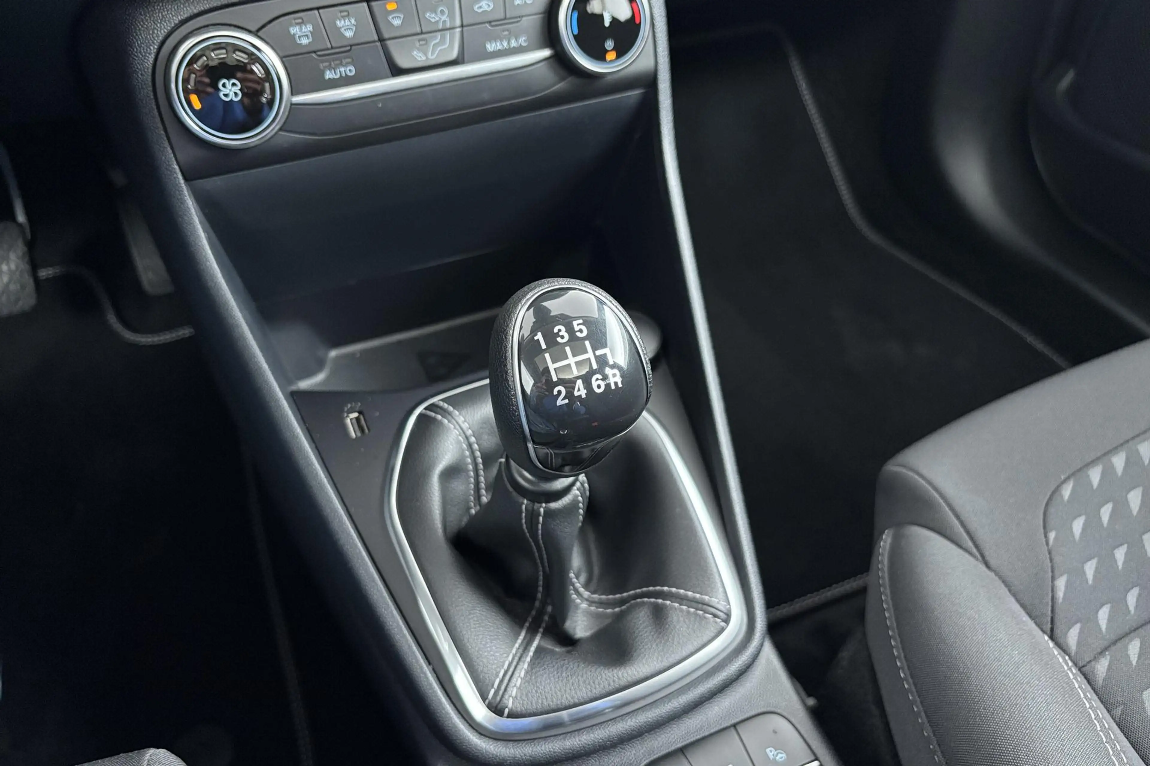 Ford Fiesta 1.0 EcoBoost Titanium Nagenoeg nieuw en verrassend — photo 17