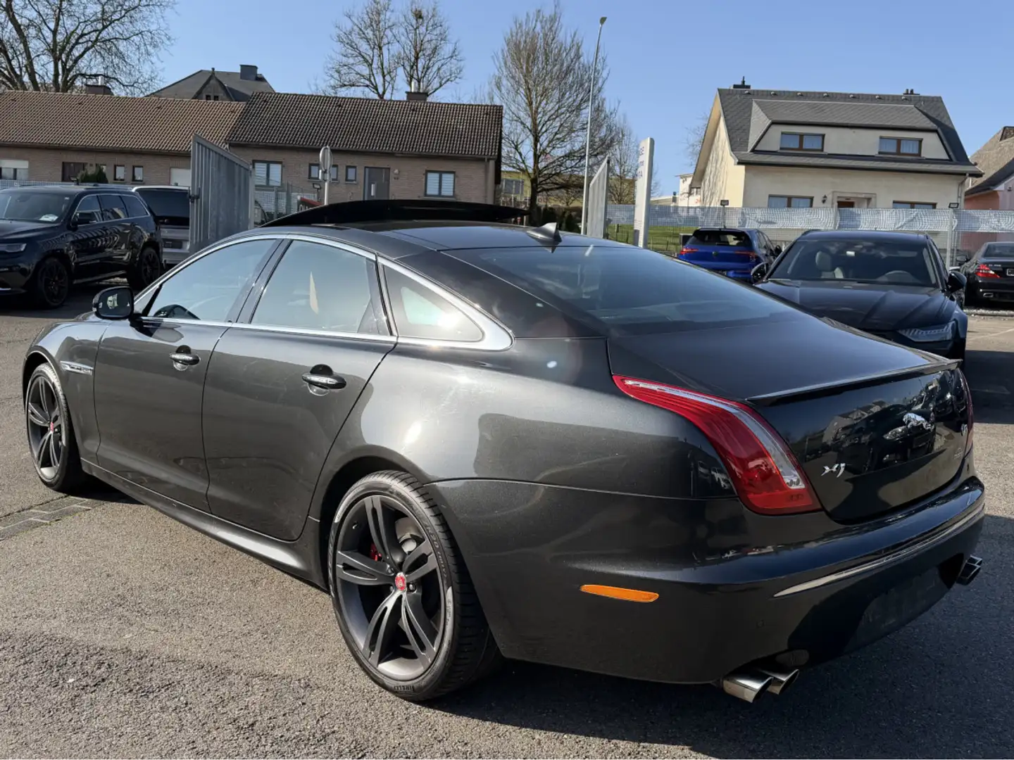 Jaguar XJR V8 551 EINZELSTüCK 25000km PANO NAVI MASSAGE servi Negro - 2