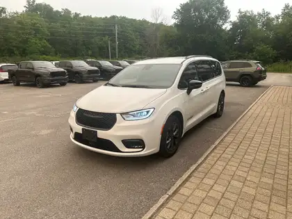 White 2025 Chrysler Pacifica Minivan Front-Wheel Drive Automatic