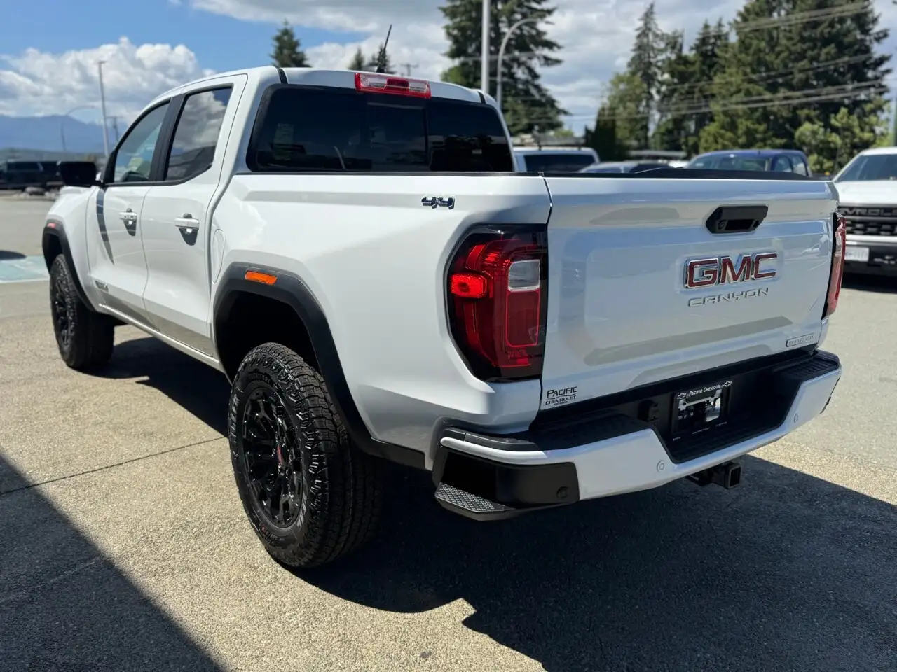 GMC Canyon снимка GMC Canyon
