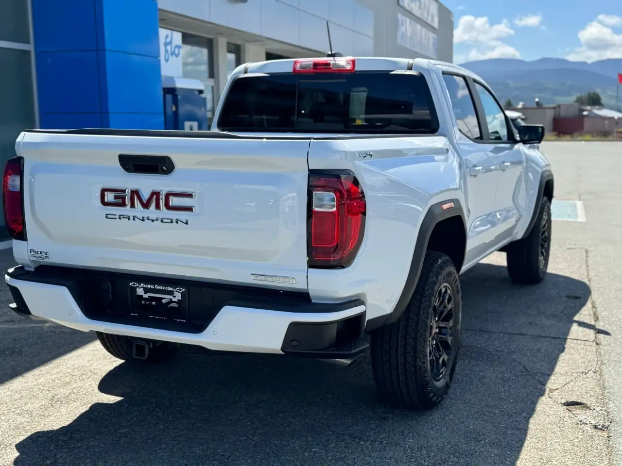 GMC Canyon снимка GMC Canyon