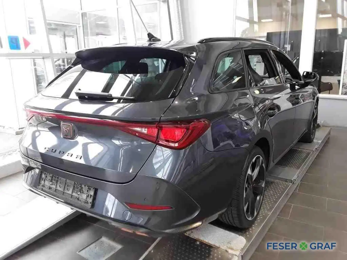 CUPRA Leon ST 1.4 PluginHybrid DSG ACC / LED / Navigationssys Grau - 2