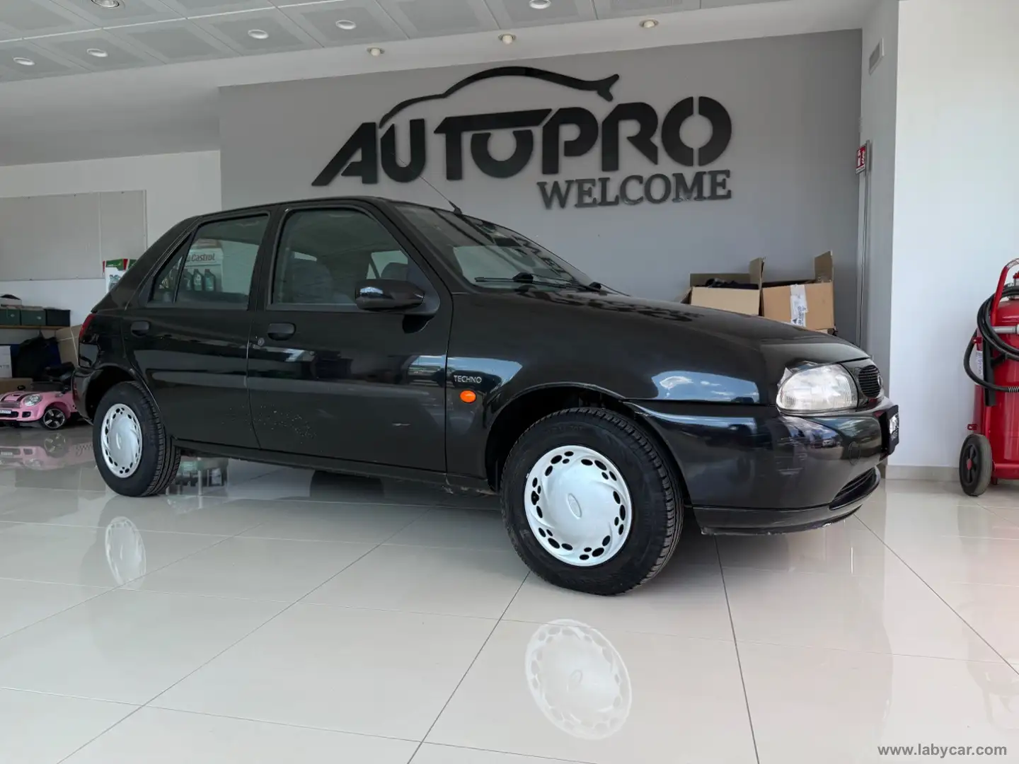 Ford Fiesta 1.2i 16V 5p. Ghia Чорний - 2