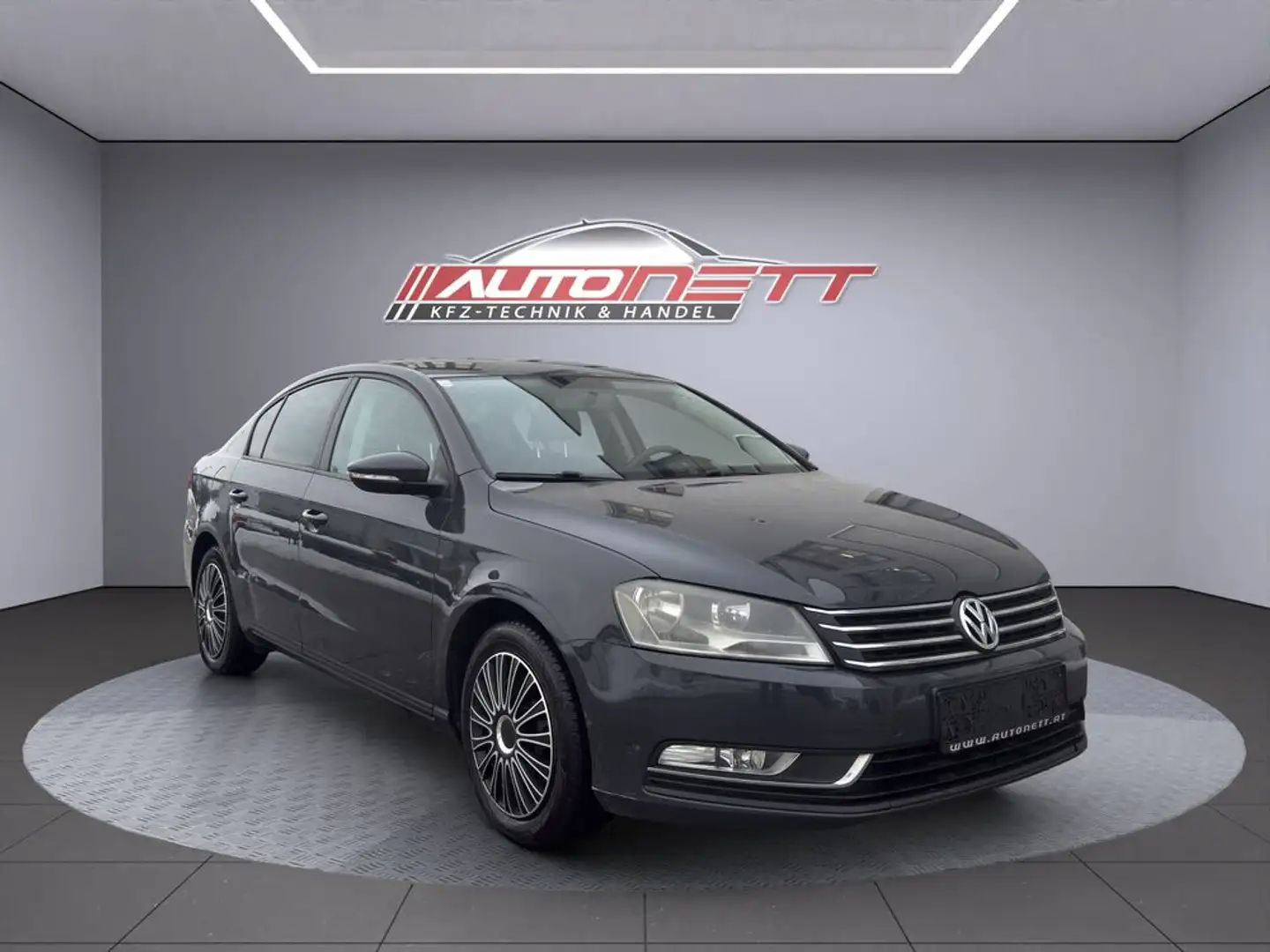 Volkswagen Passat Trendline BlueMotion Grau - 1