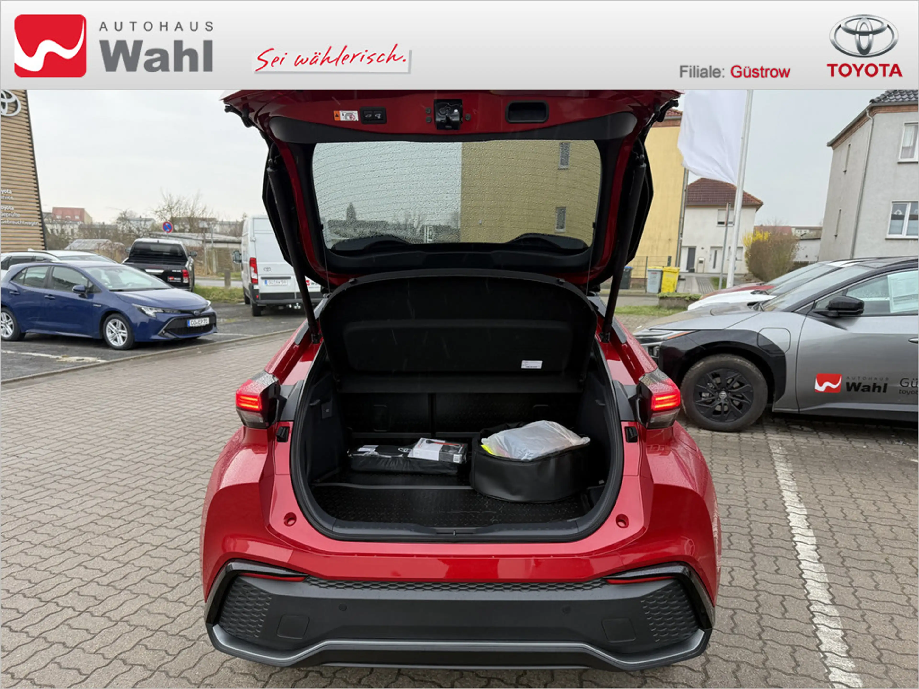 Toyota C-HR 2.0 Plug-In Hybrid FWD GR Sport — photo 11