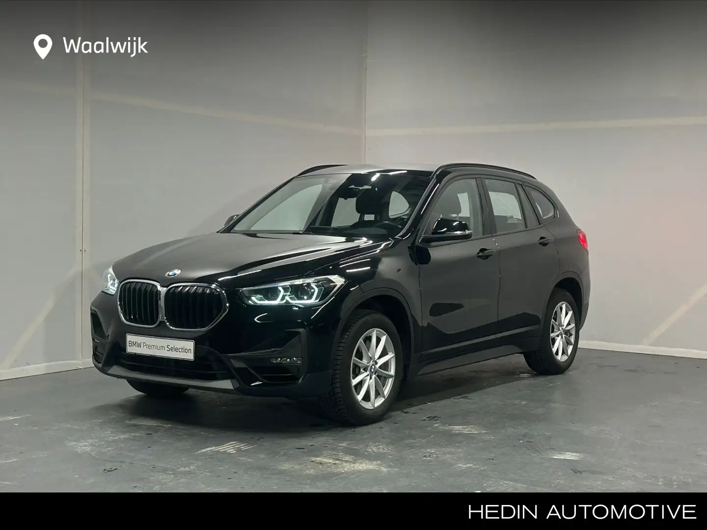BMW X1 sDrive20i Executive Edition | Trekhaak | Zwart - 1