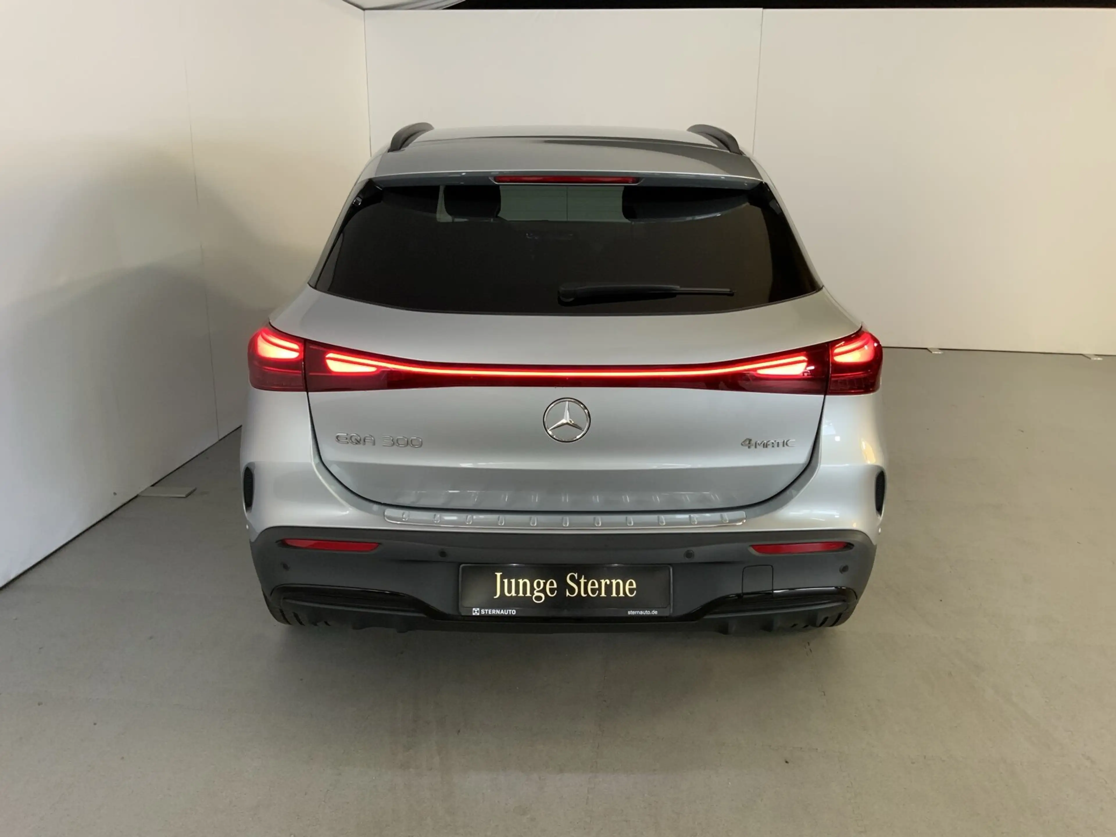 Mercedes-Benz EQA 300 EQA 300 4M AMG Night AHK Sound DISTRONIC RüKam — photo 6