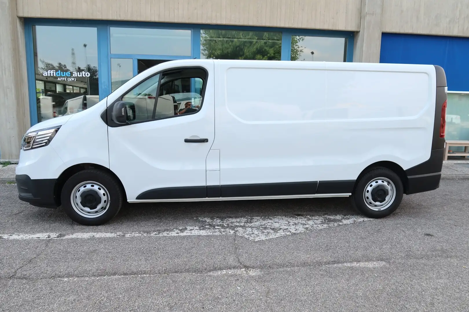 Renault Trafic T30 2.0 dCi 130CV PL-TN Furgone Ice Blanc - 2