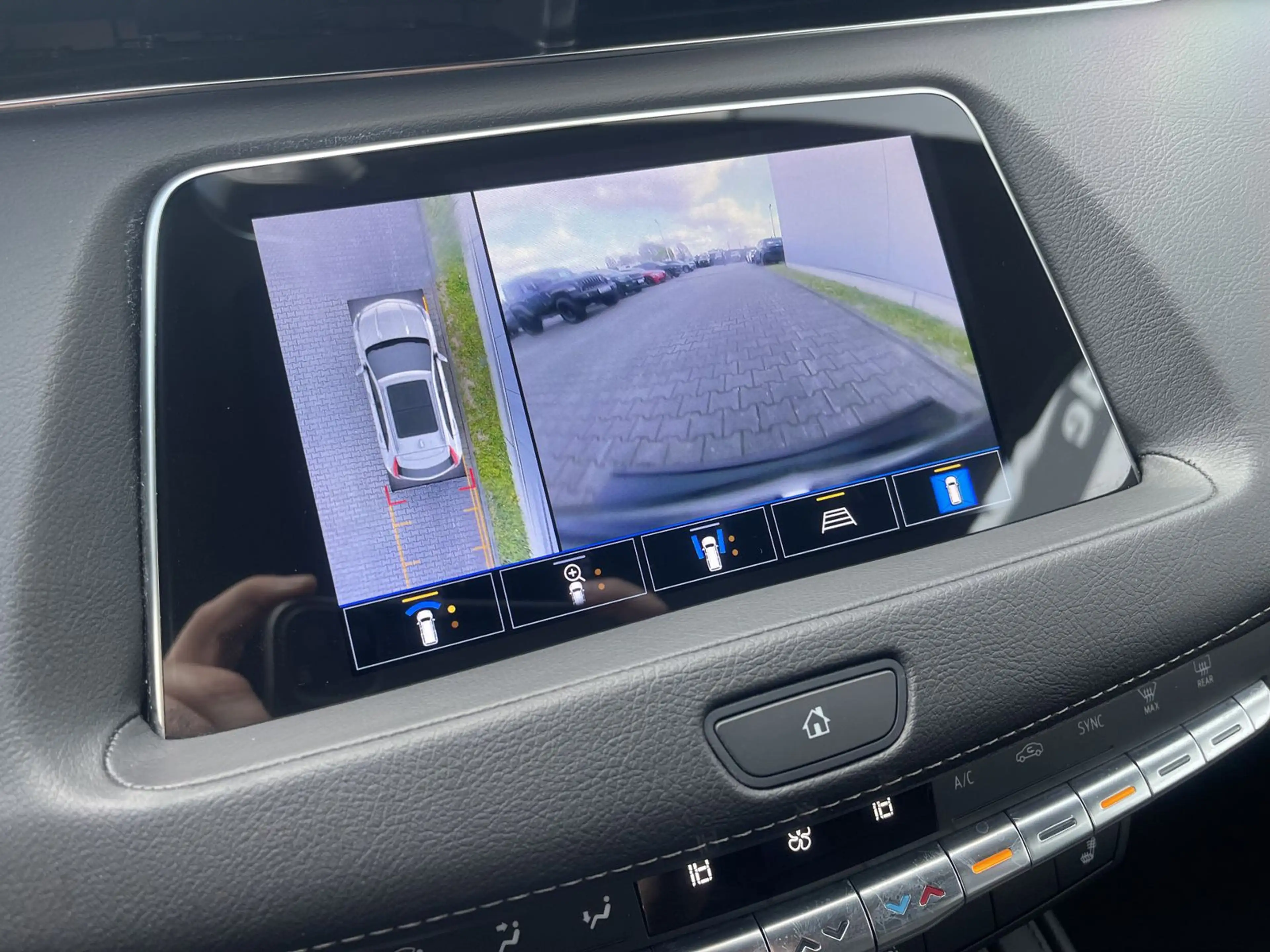 Cadillac XT4 Premium Luxury 350D — photo 26
