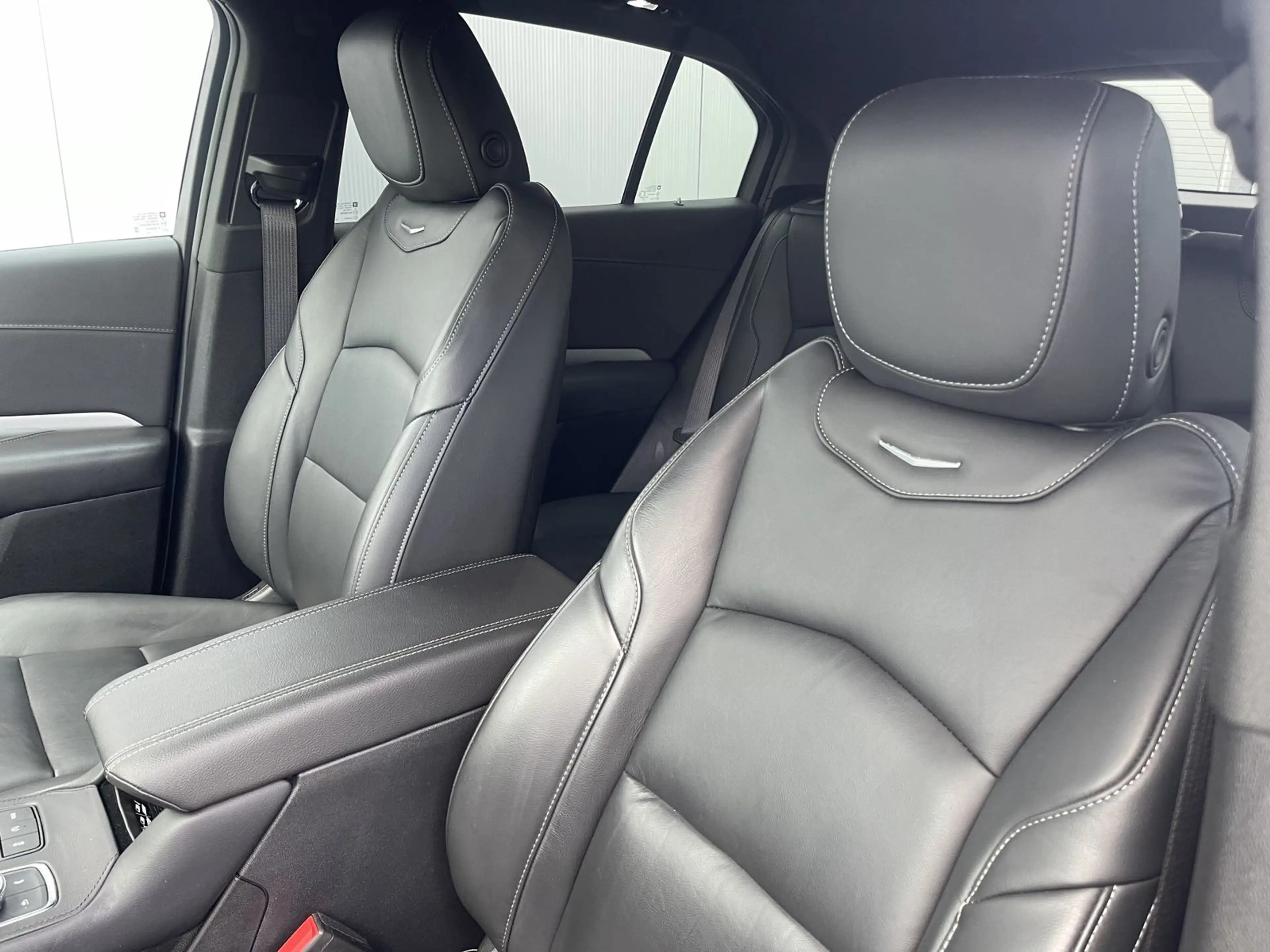 Cadillac XT4 Premium Luxury 350D — photo 11