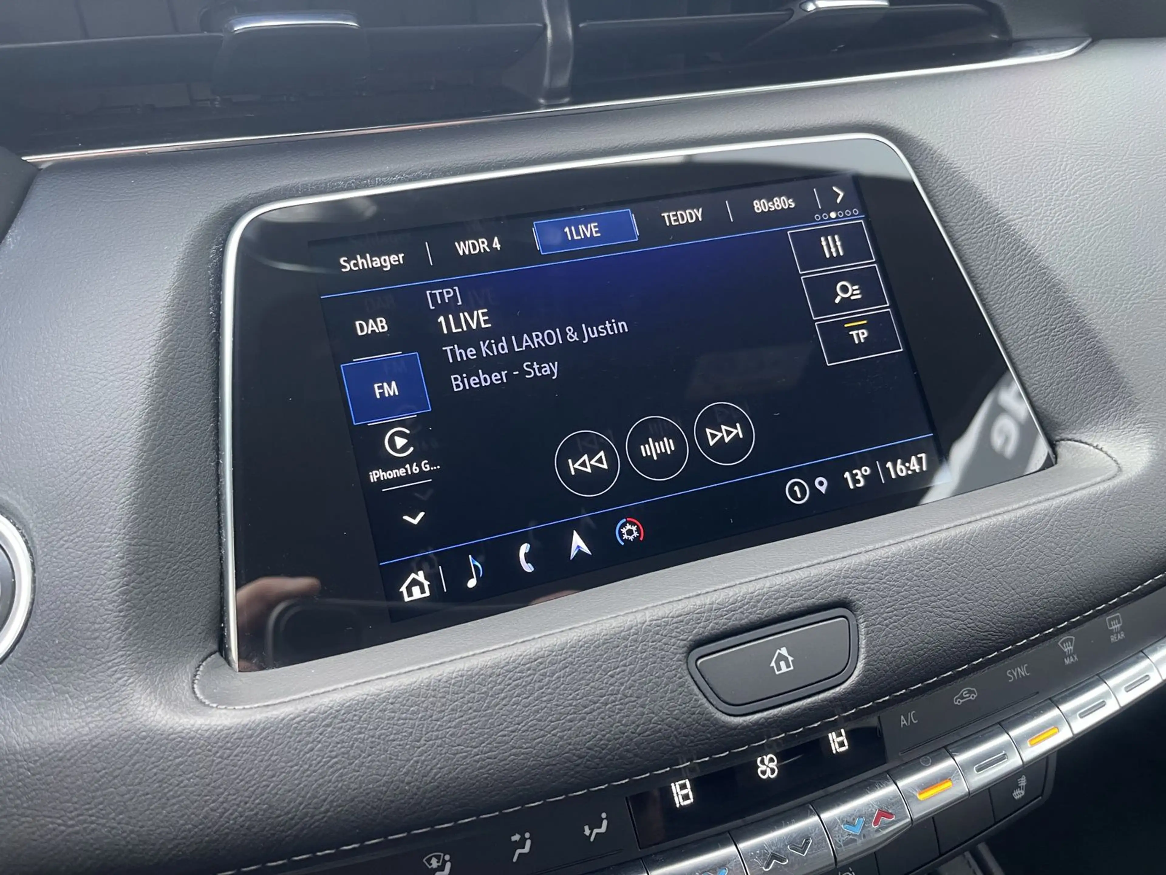 Cadillac XT4 Premium Luxury 350D — photo 25