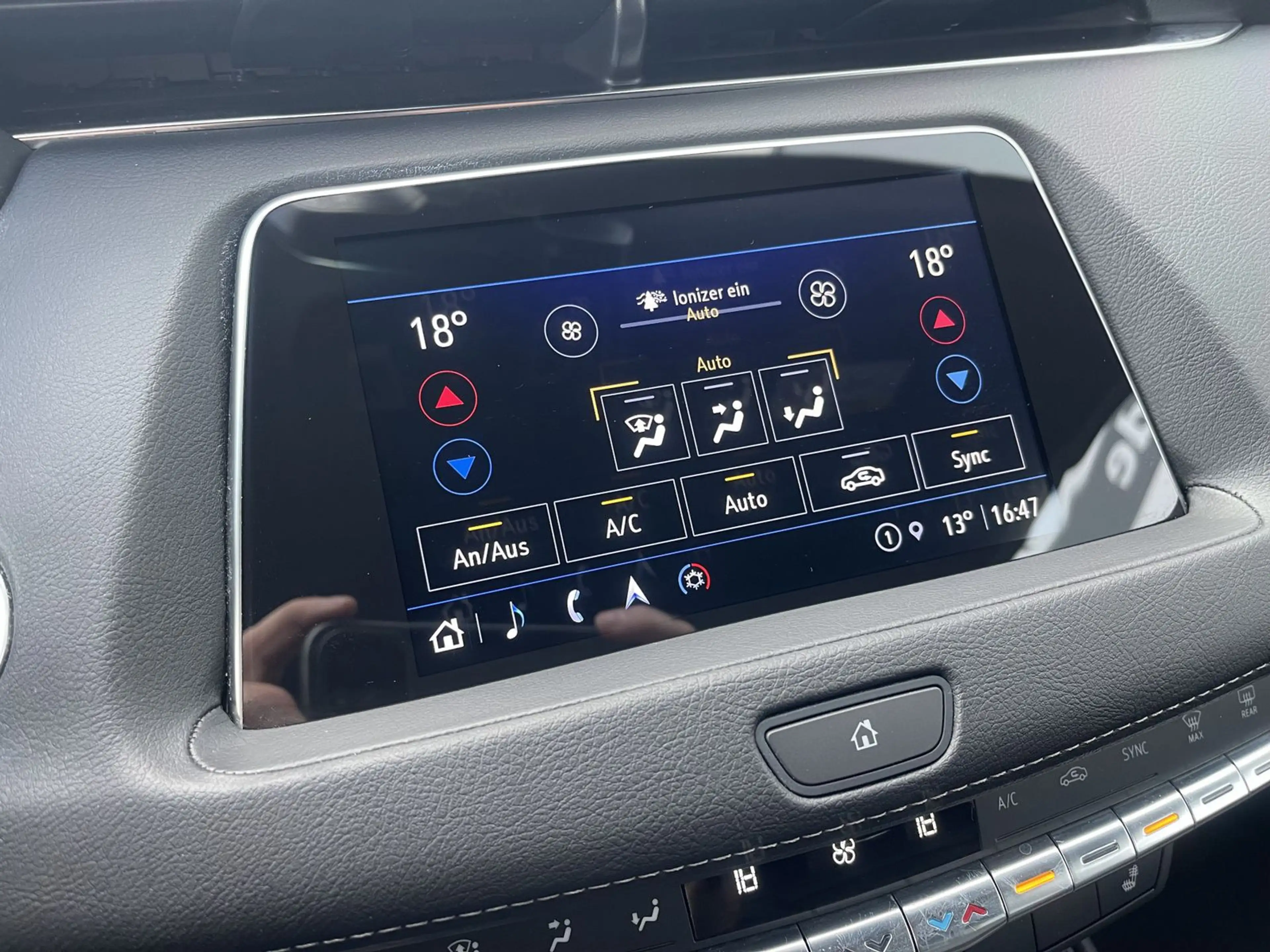 Cadillac XT4 Premium Luxury 350D — photo 28