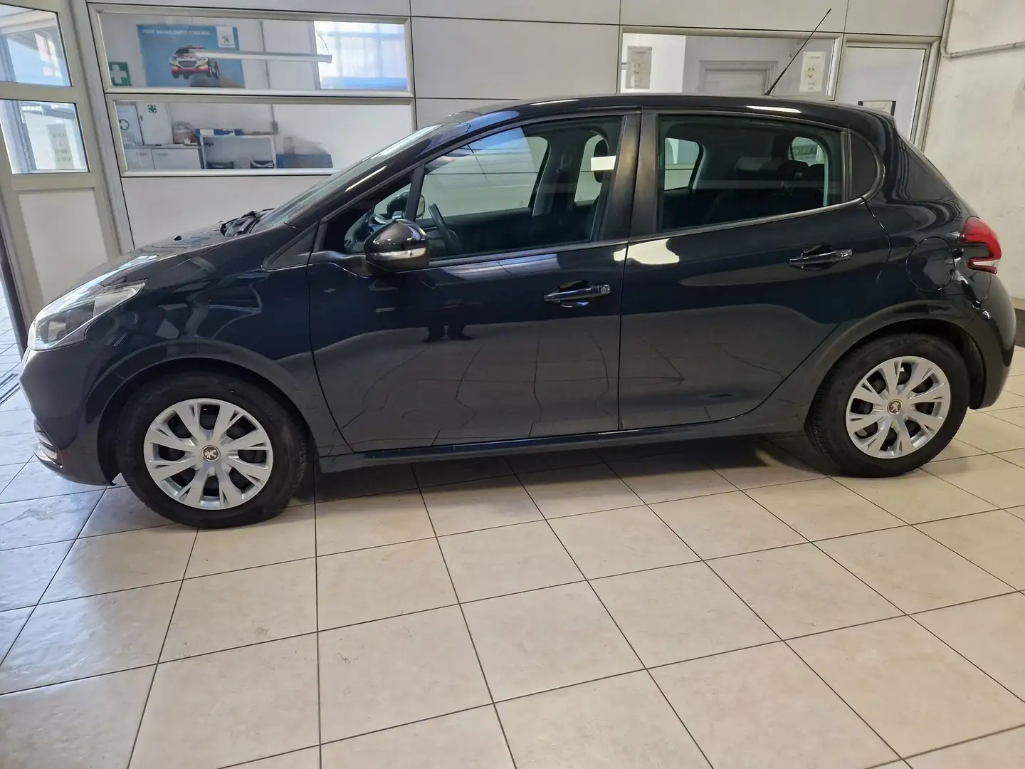 Peugeot 208 PureTech 68 5 porte Active Nero - 2
