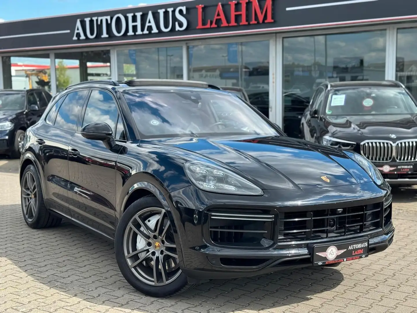 Porsche Cayenne Turbo 4.0 TIPTRONIC*AHK*360°*PANO*KEYLES Schwarz - 1