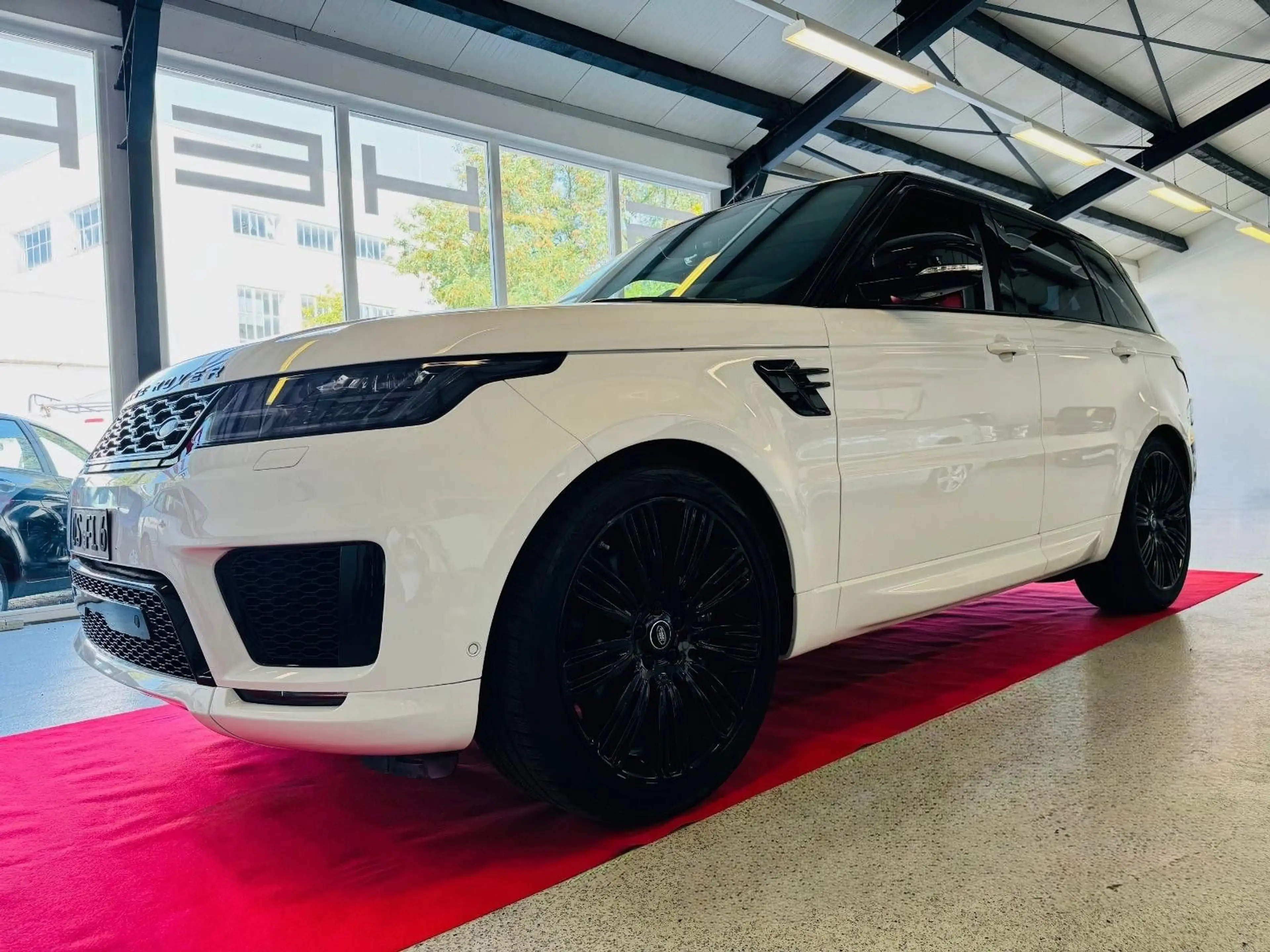 Land Rover Range Rover Sport HSE Dynamic — photo 2