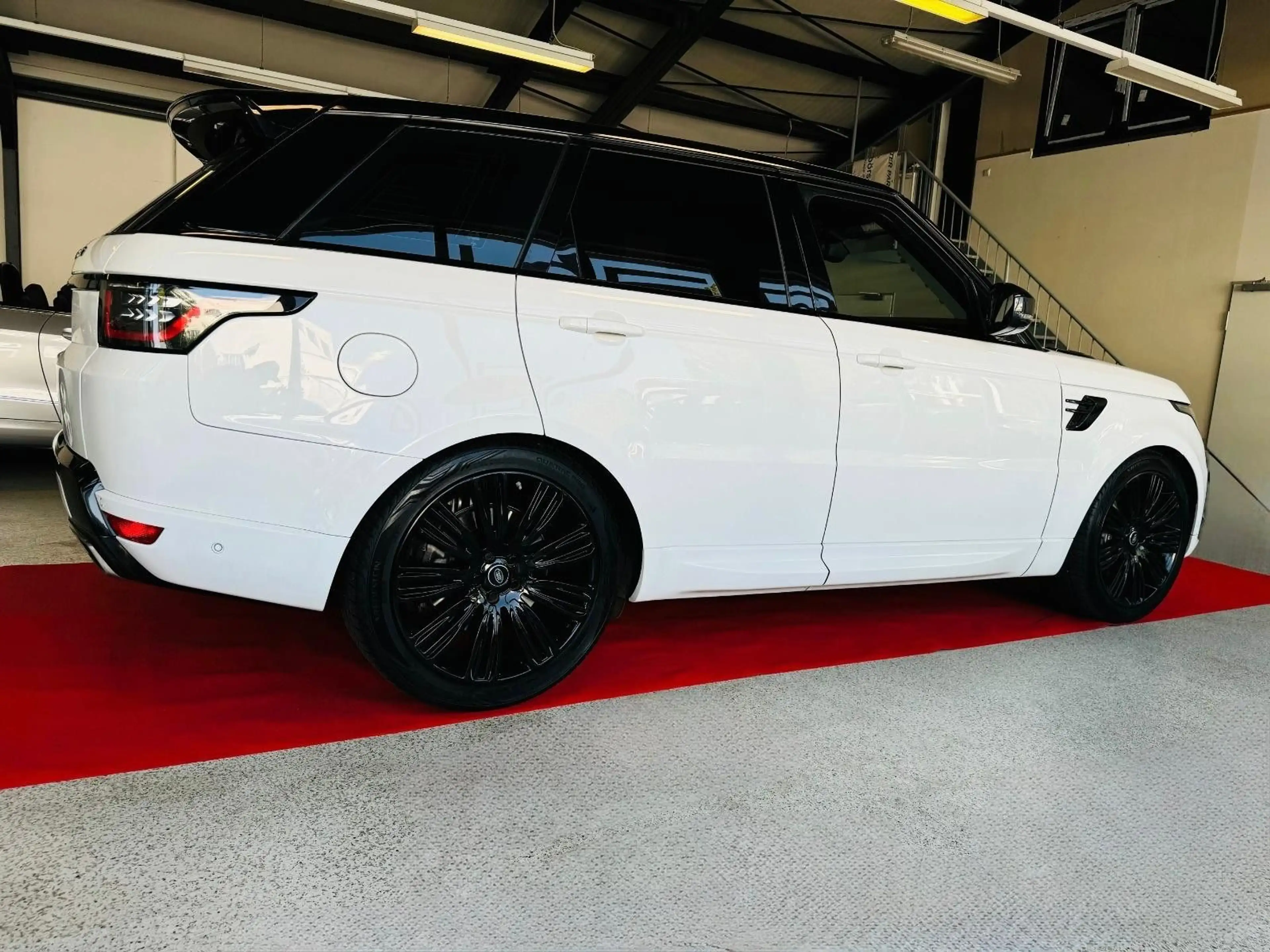 Land Rover Range Rover Sport HSE Dynamic — photo 10