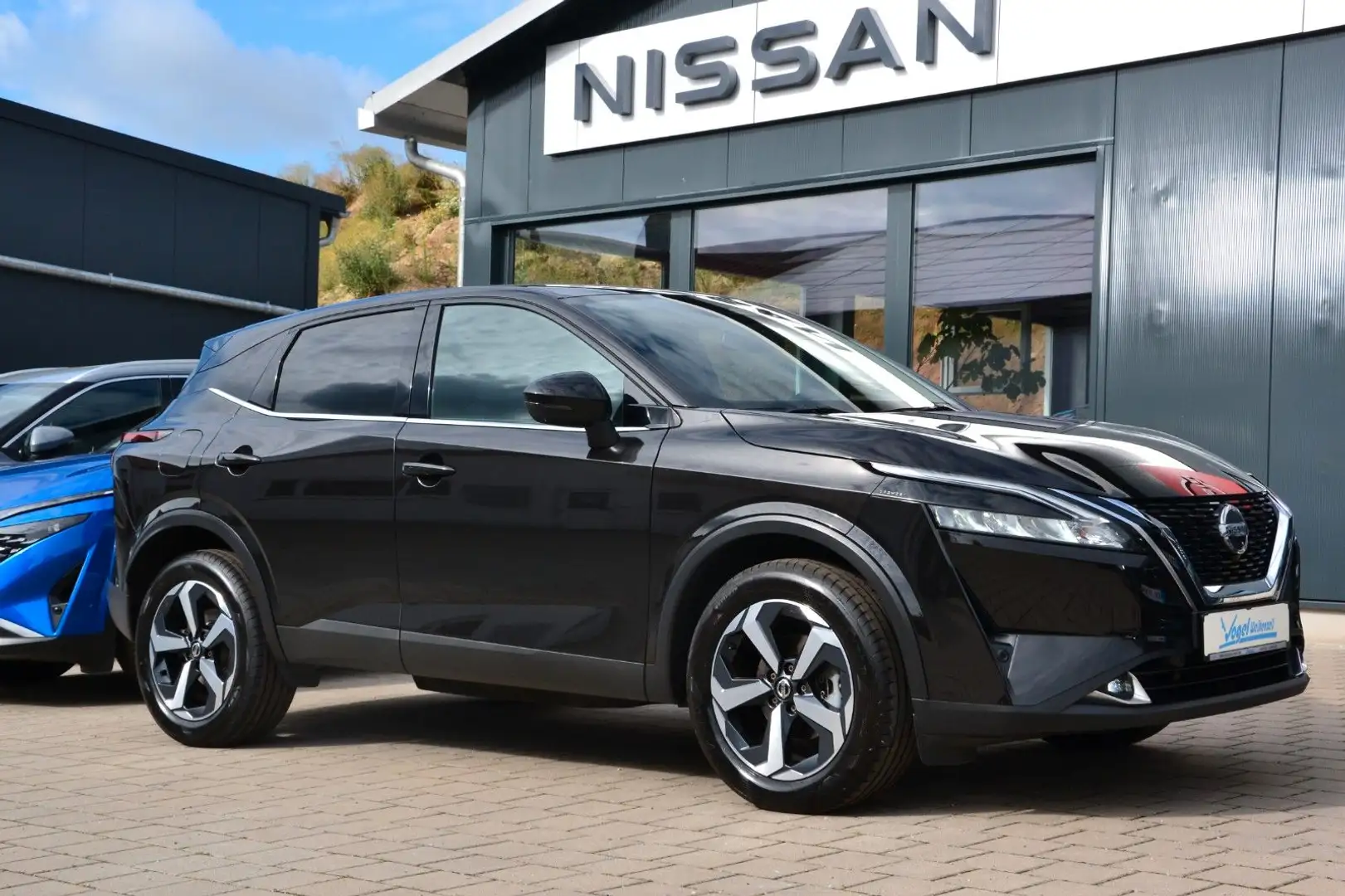 Nissan Qashqai 1.3 DIG-T MHEV 4x2 N-Connecta Schwarz - 2