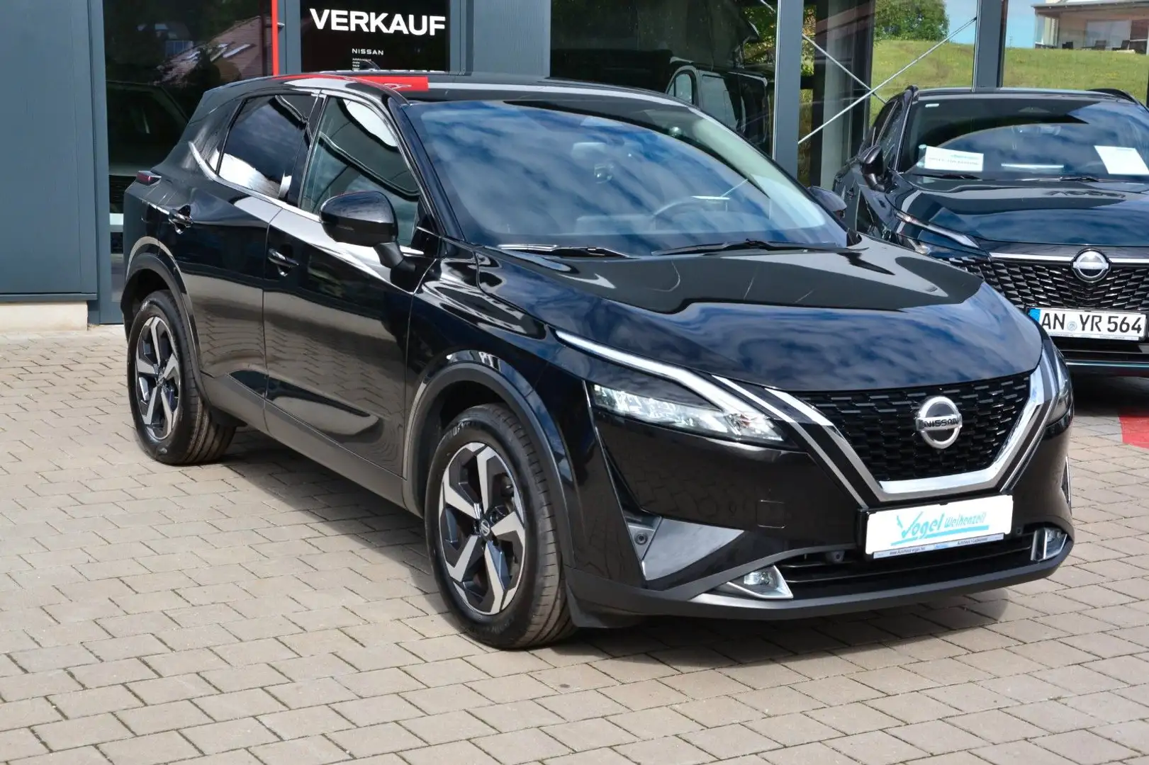 Nissan Qashqai 1.3 DIG-T MHEV 4x2 N-Connecta Schwarz - 1