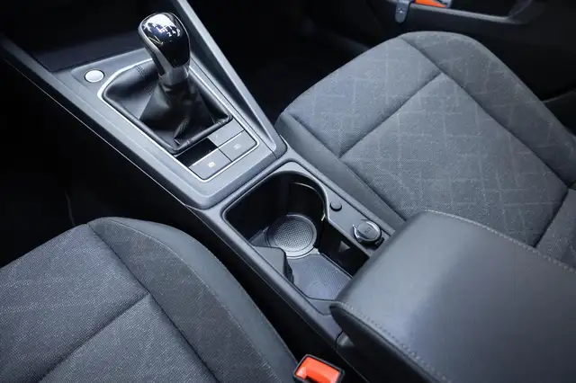 Volkswagen Golf view 9