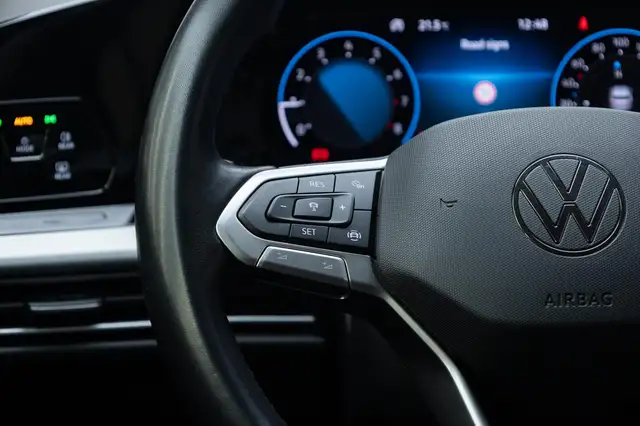 Volkswagen Golf view 17