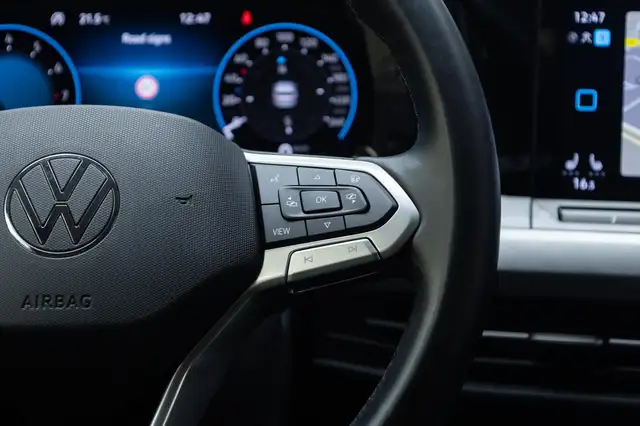 Volkswagen Golf view 18