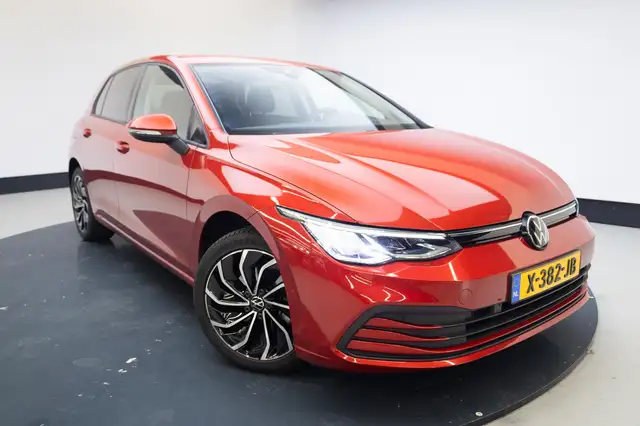 Volkswagen Golf view 3