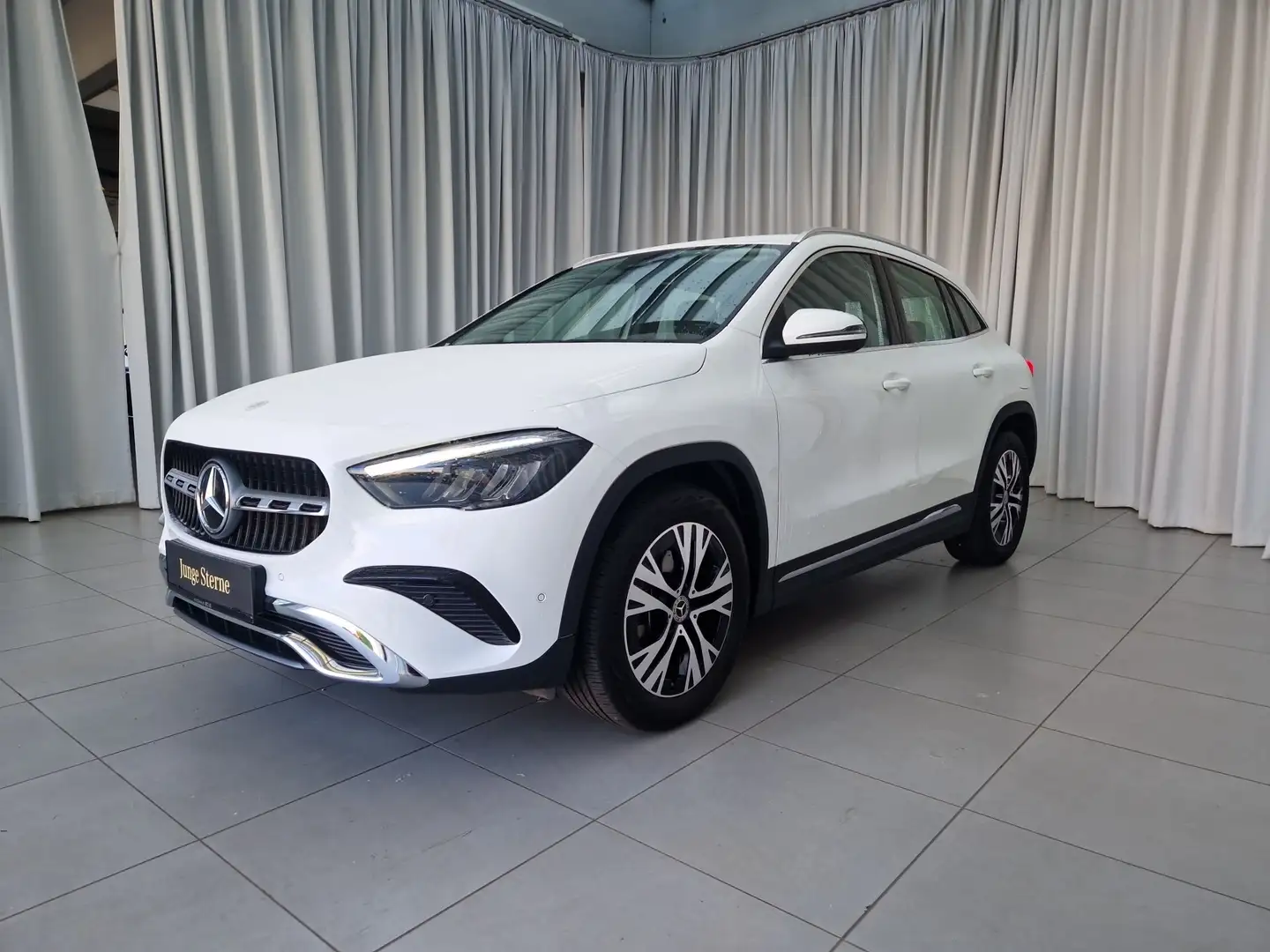 Mercedes-Benz GLA 180 d Progressive Winterp. Blanc - 2