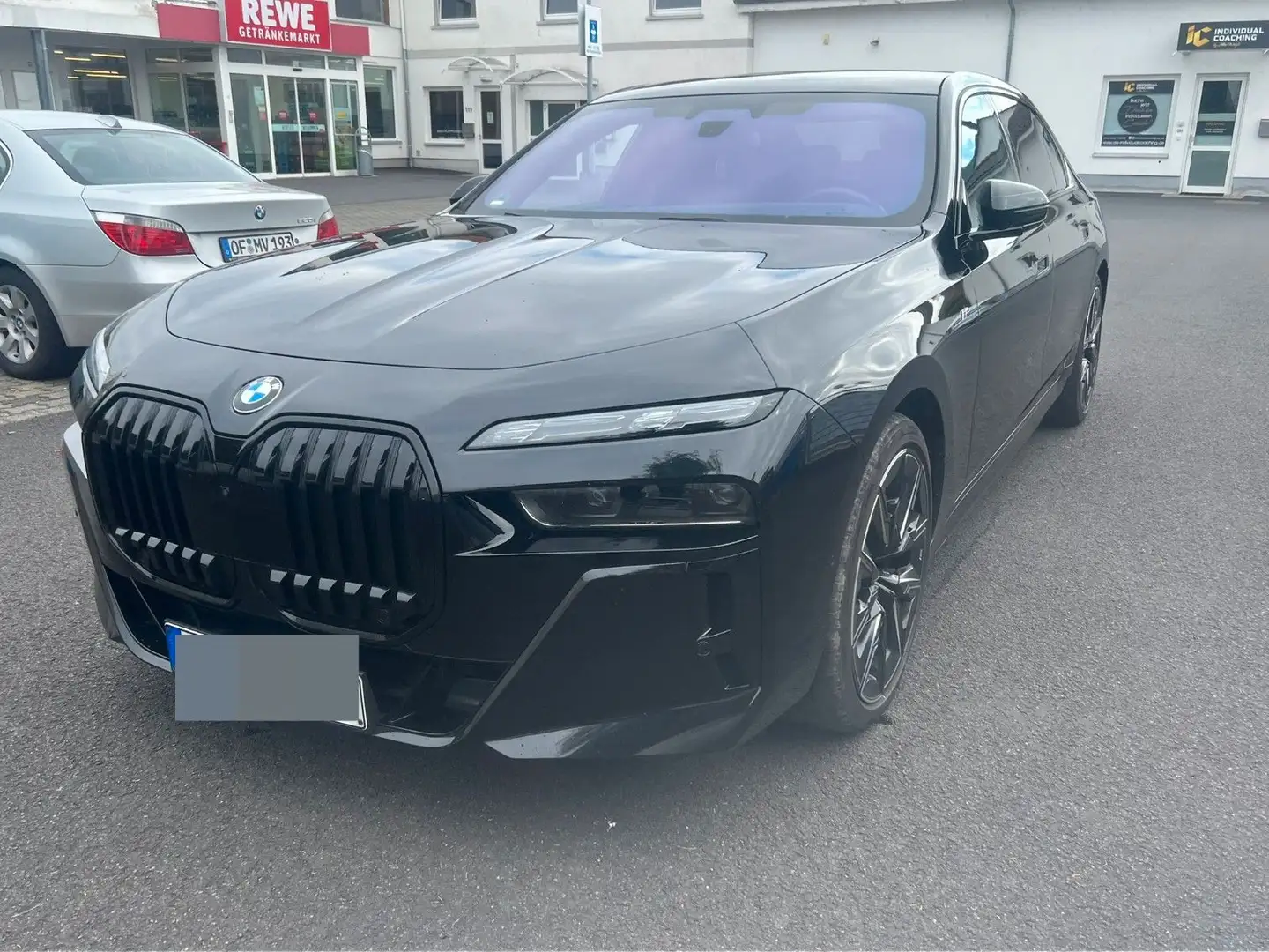 BMW 740 Baureihe 7 Lim 740 d xDrive M Sport*B&W Schwarz - 1