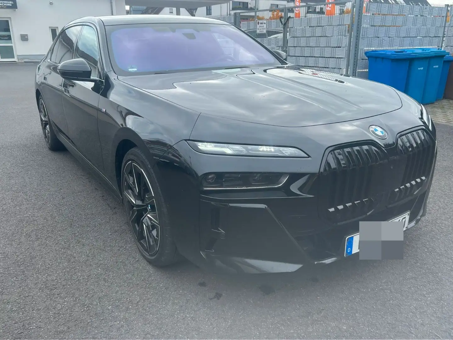 BMW 740 Baureihe 7 Lim 740 d xDrive M Sport*B&W Schwarz - 2