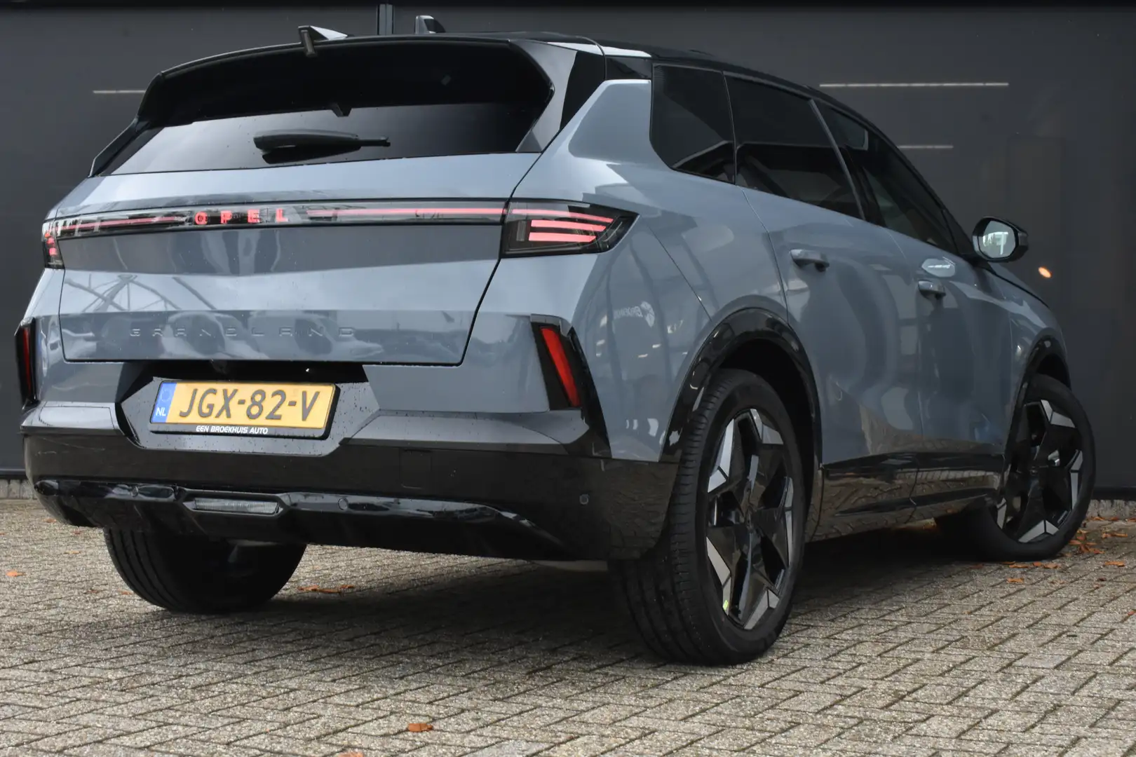 Opel Grandland Electric Ultimate AWD 73 kWh Grijs - 2