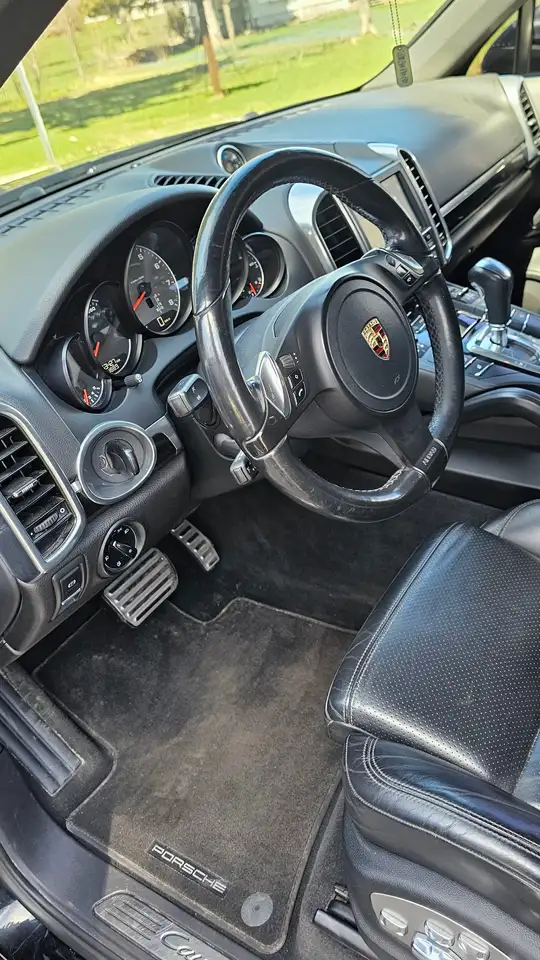 Porsche Cayenne снимка Porsche Cayenne