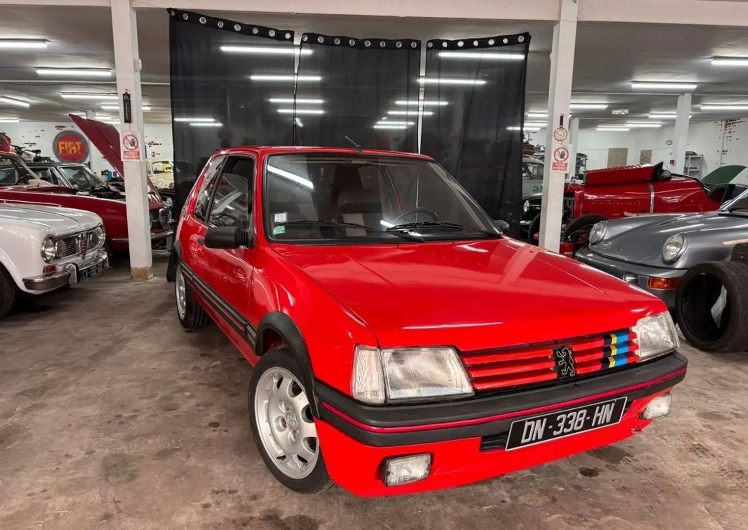 Peugeot 205 xs look gti 1.9 Rouge - 1