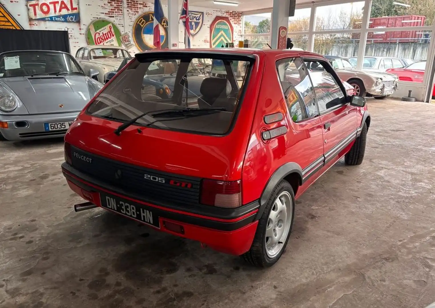 Peugeot 205 xs look gti 1.9 Rouge - 2