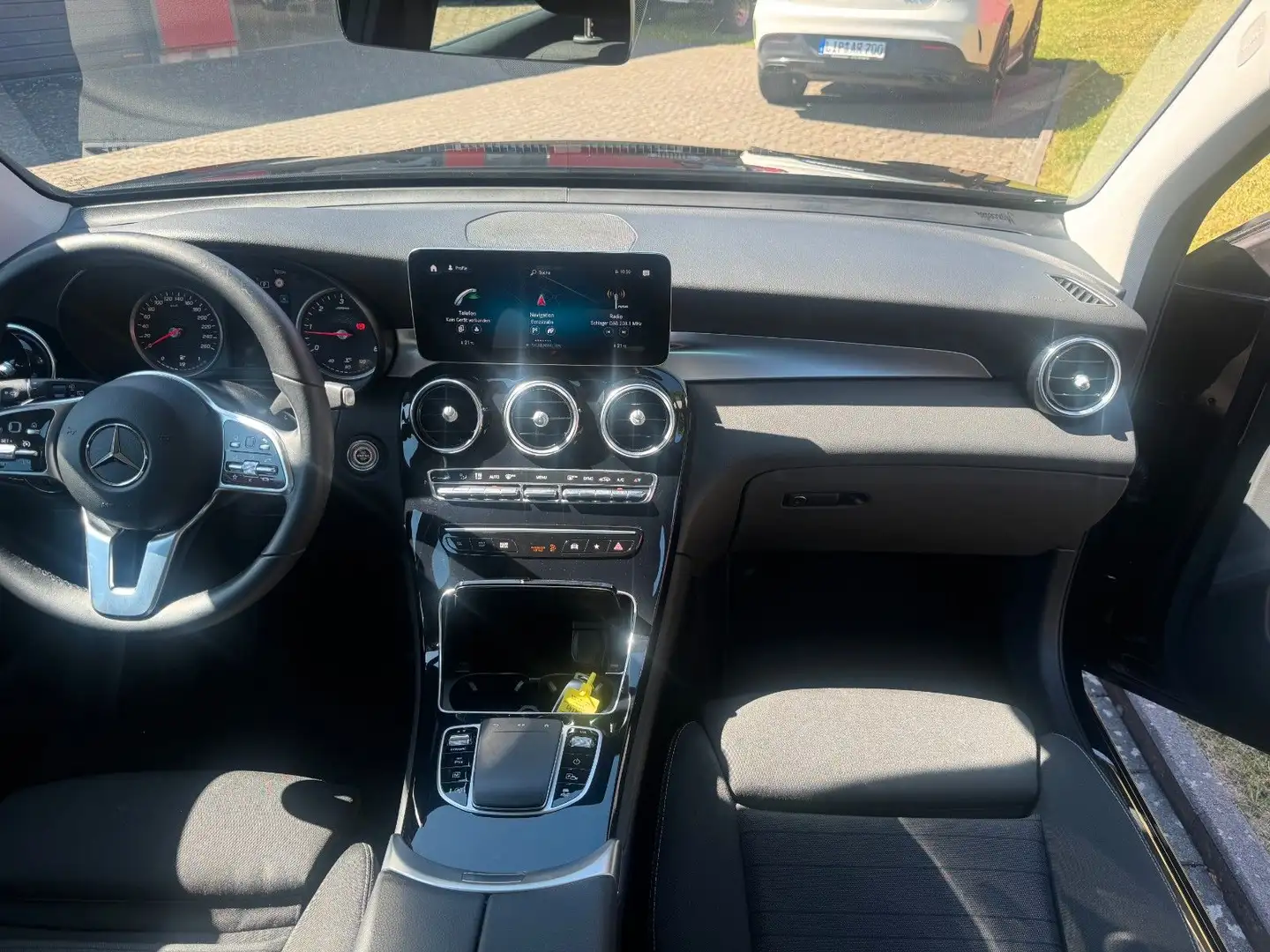 Mercedes-Benz GLC 220 d 4Matic LED AHK Negro - 2