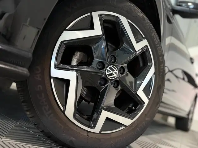 Volkswagen Polo view 6