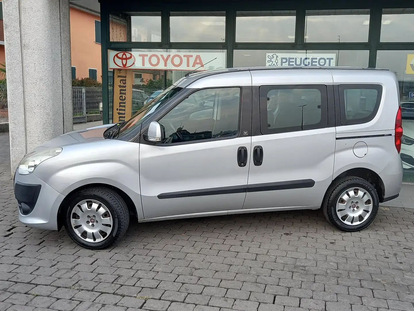 Fiat Doblo Doblo II 1.6 mjt 16v Dynamic 90cv Argento - 2