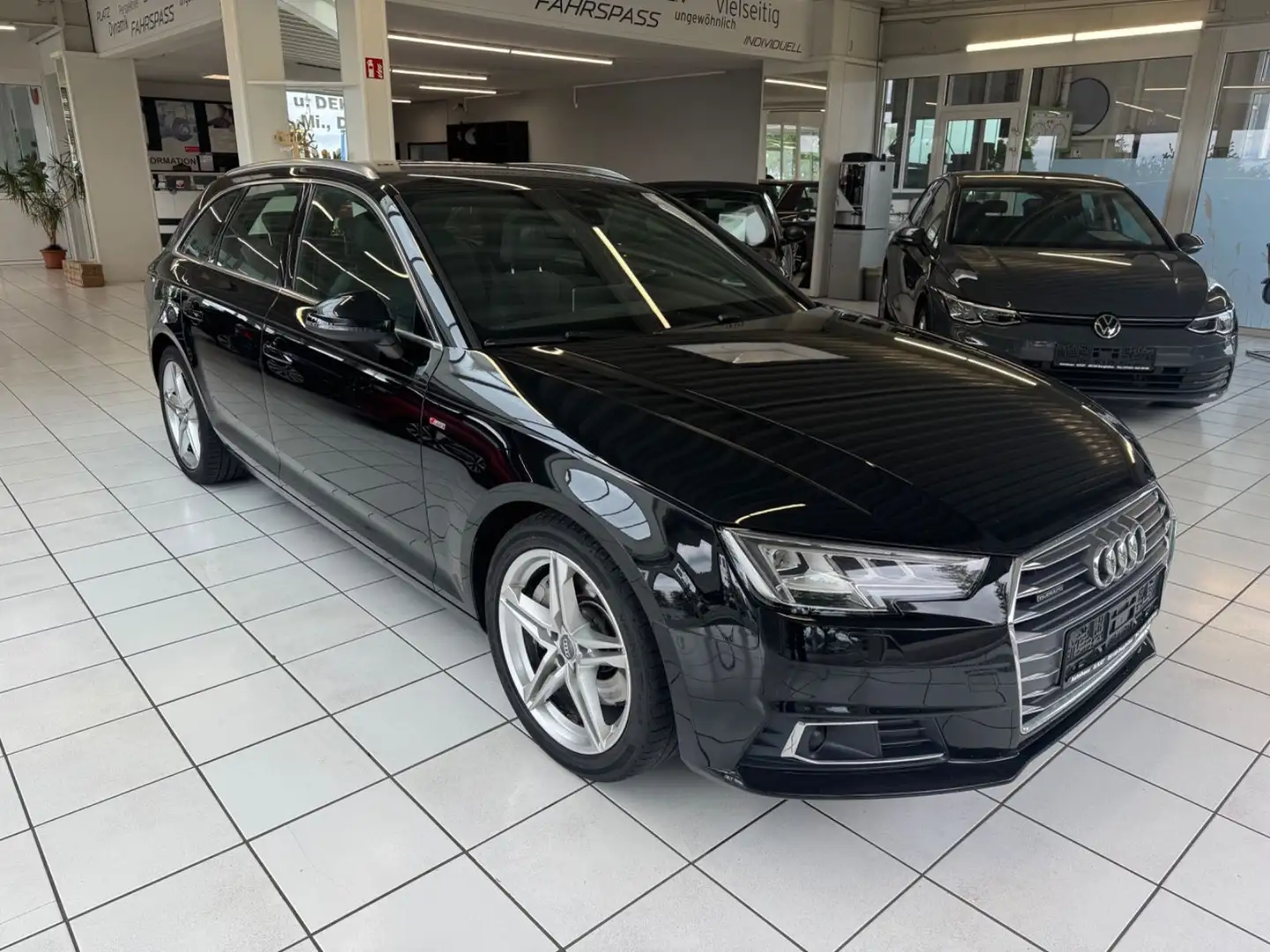 Audi A4 Avant quattro sport,3x S-Line,Led-Matrix,AHK, Black - 1