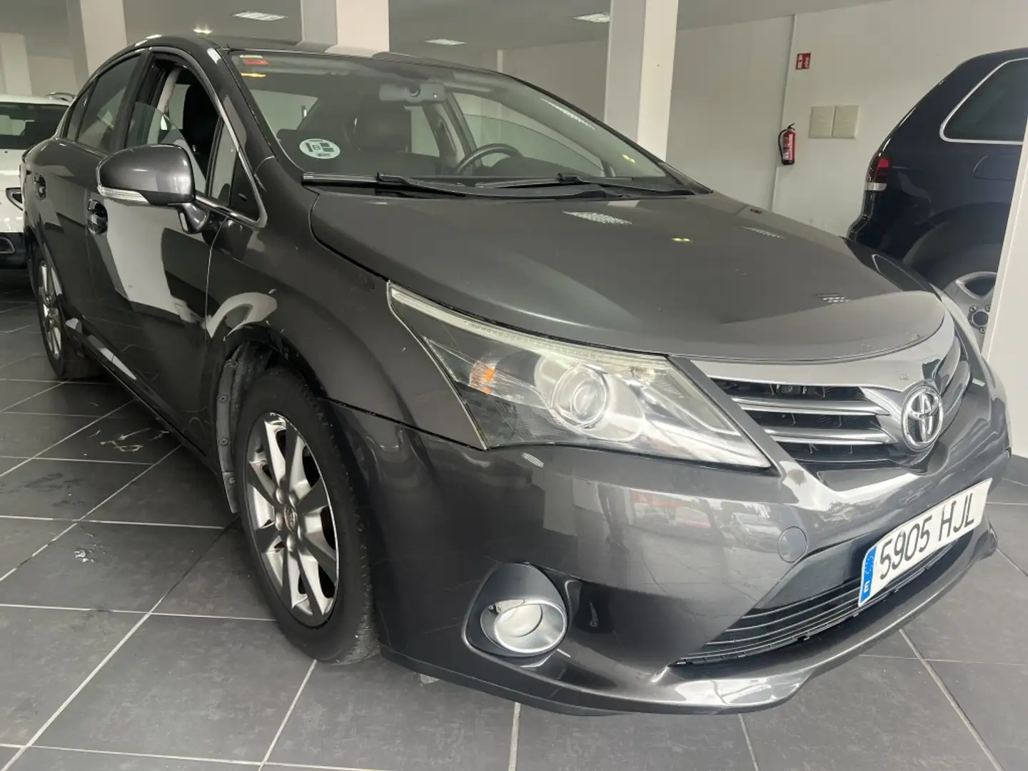 Toyota Avensis 120D Comfort Gris - 1