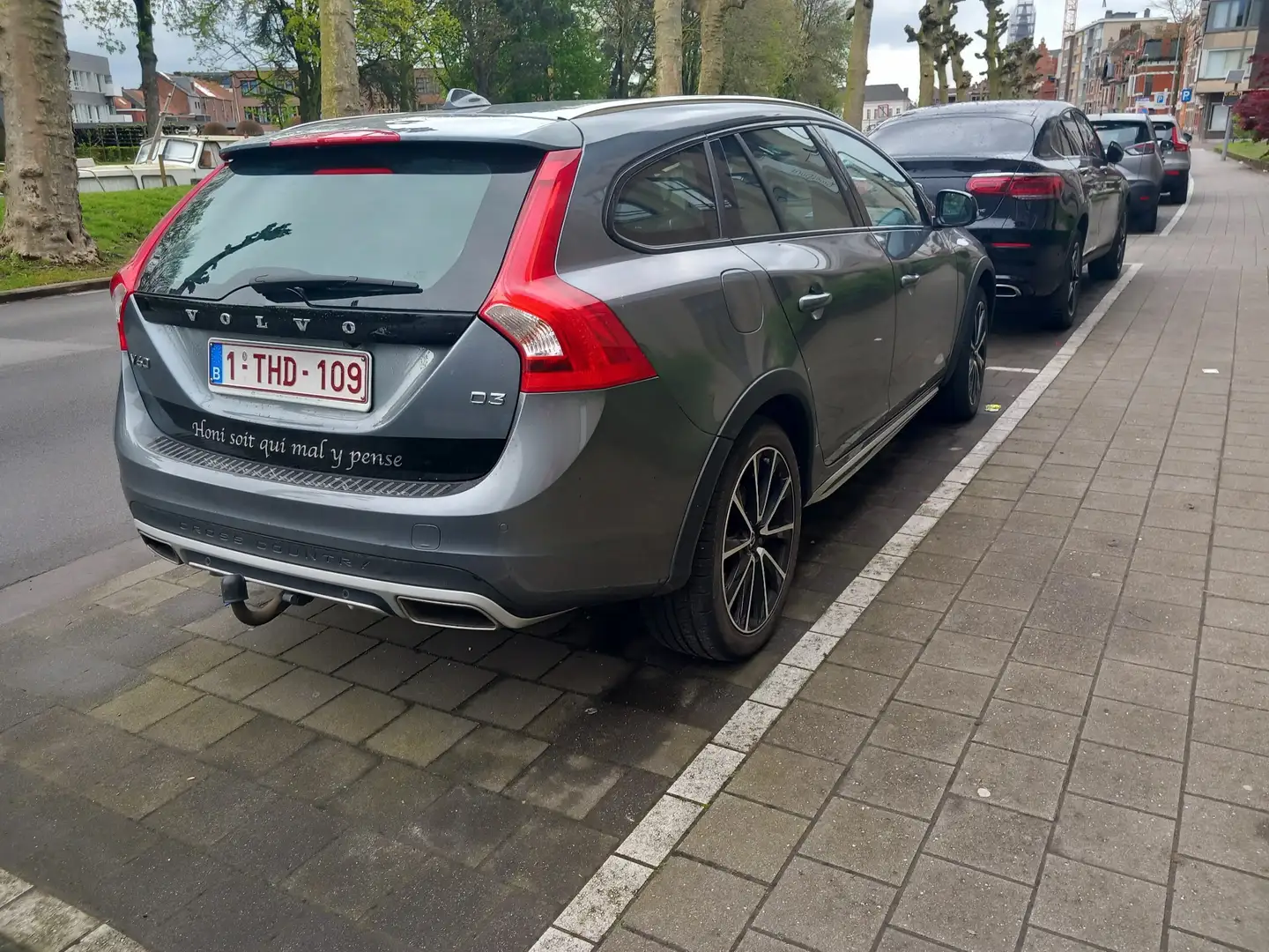 Volvo V60 Cross Country D3 Geartronic Momentum Gris - 1