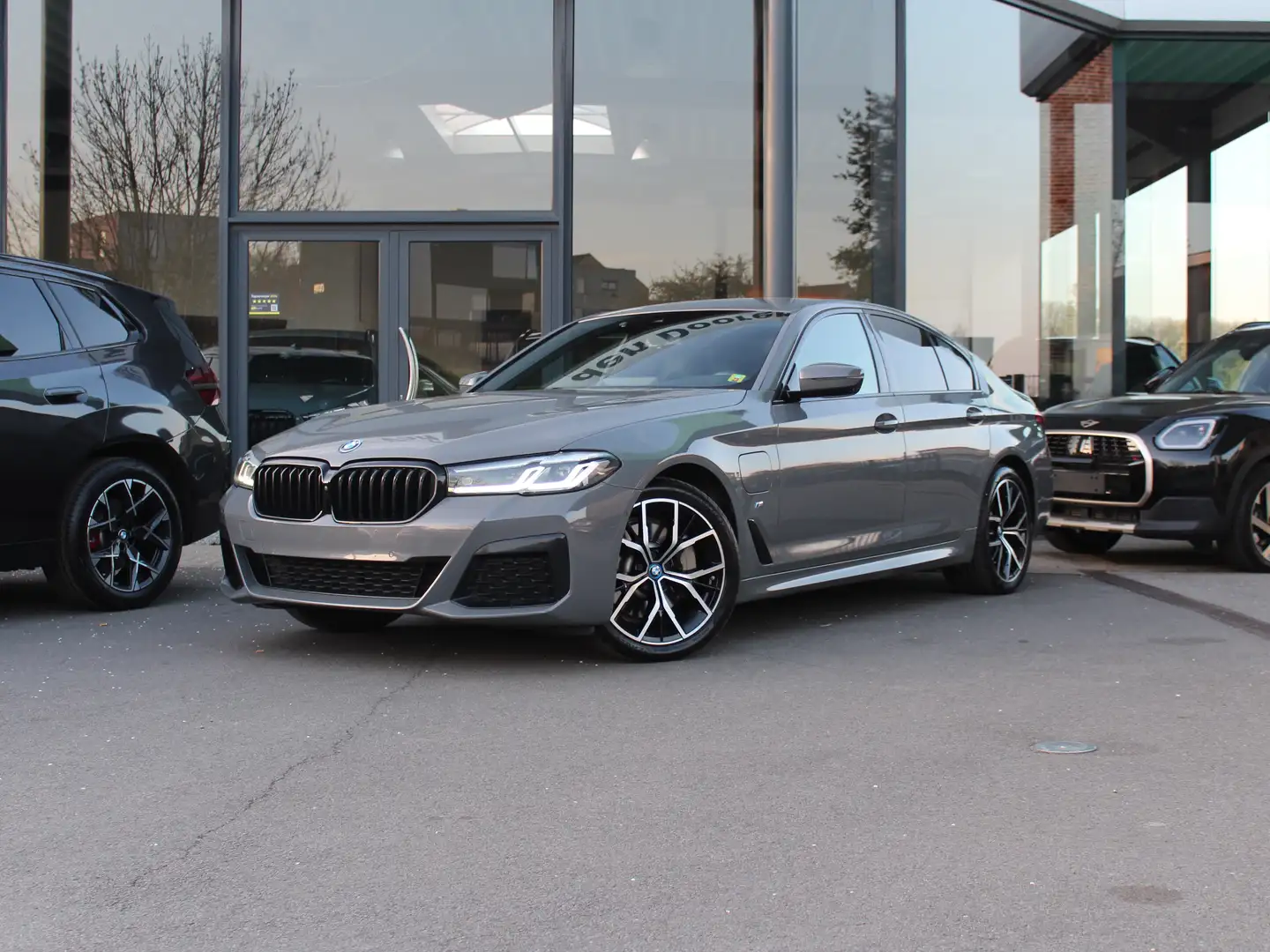 BMW 520 e berline M Sport / 360 CAM / ADAPT LED / M SEATS Grijs - 1