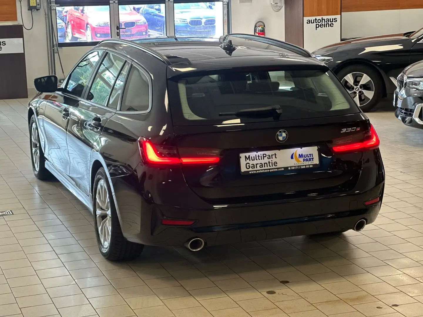 BMW 330 e Aut/Navi/SportSitze/Tempomat/SportBoost Schwarz - 2