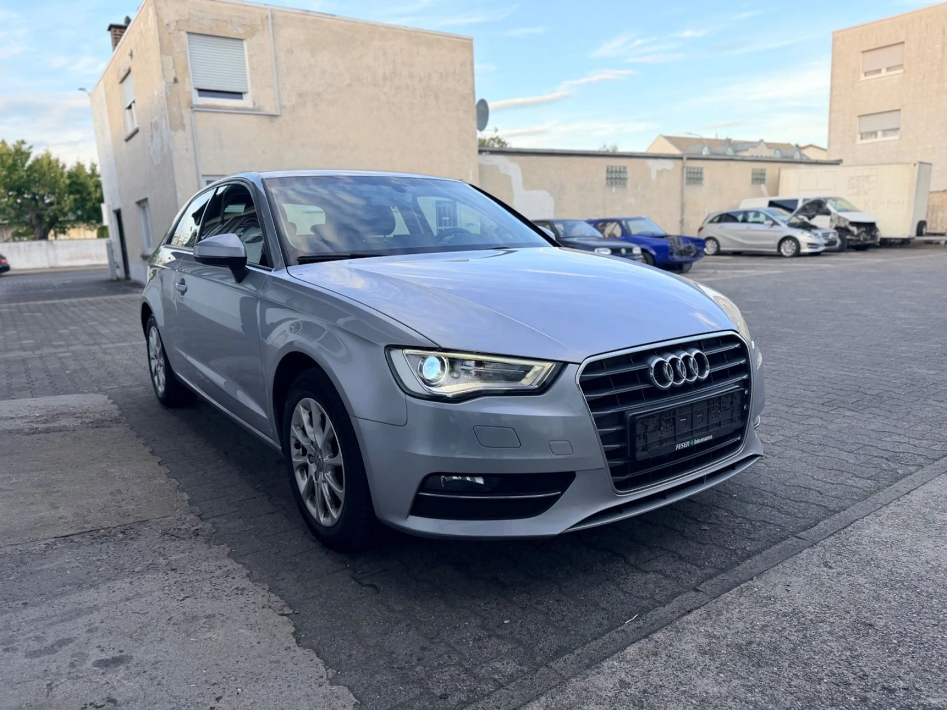 Audi A3 attraction 2.Hand 1Jahr Garantie Neue Service — photo 4